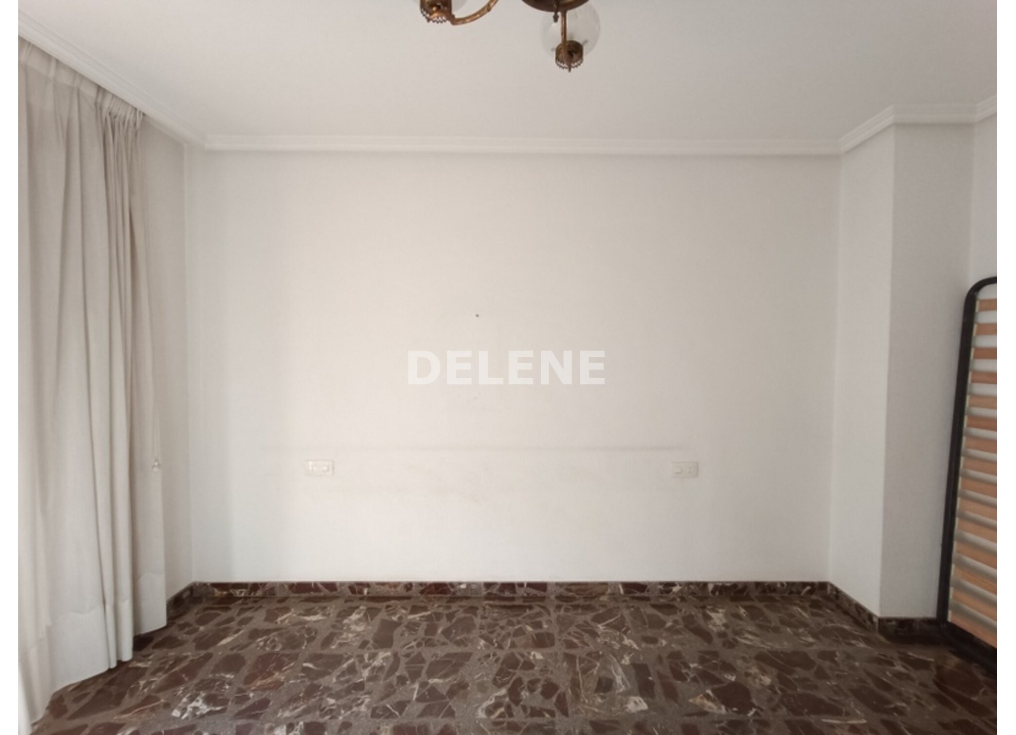 2921 PISO CON BALCÓN, ZONA PLAZA SANTA ANA