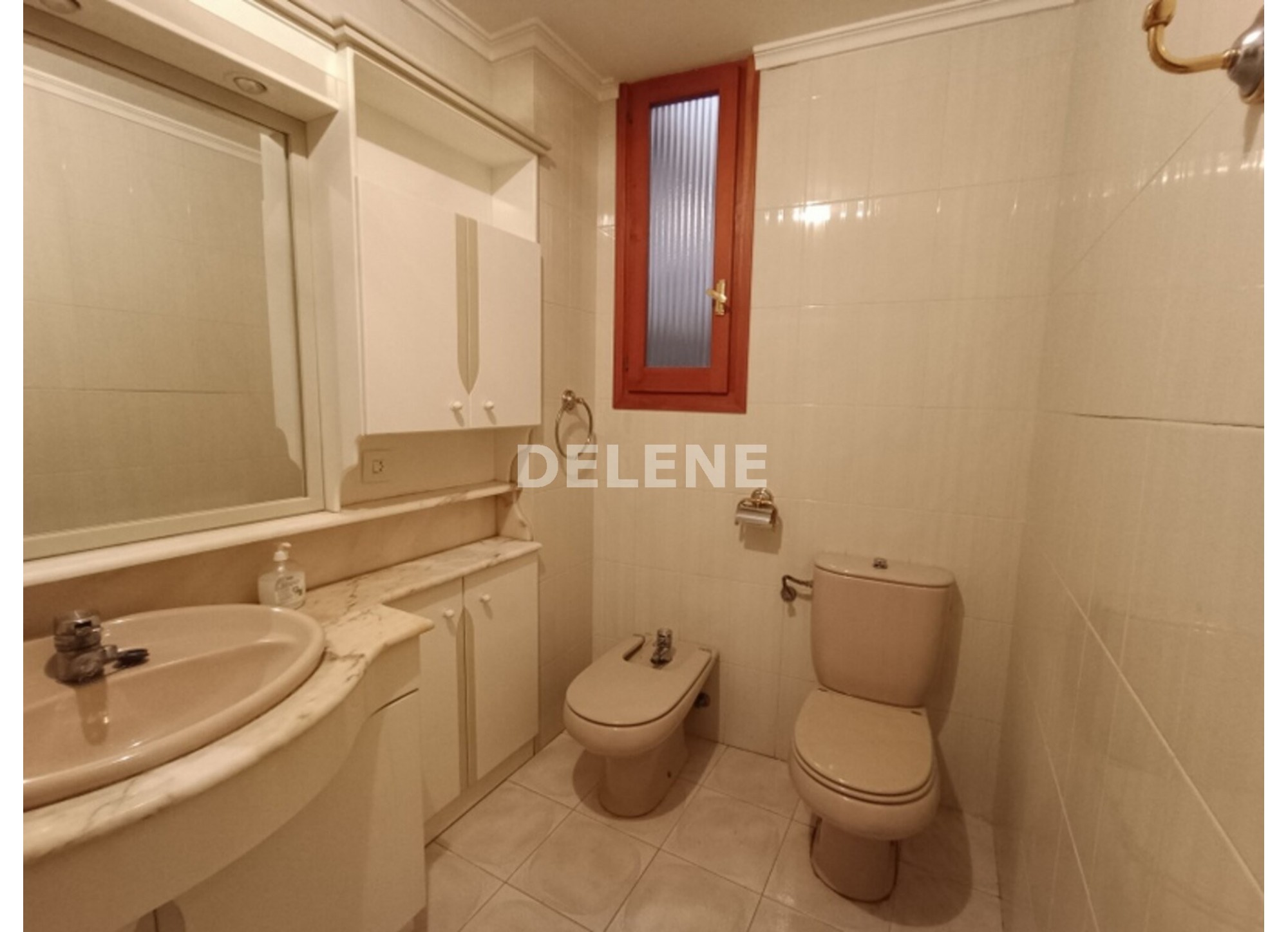 2921 PISO CON BALCÓN, ZONA PLAZA SANTA ANA