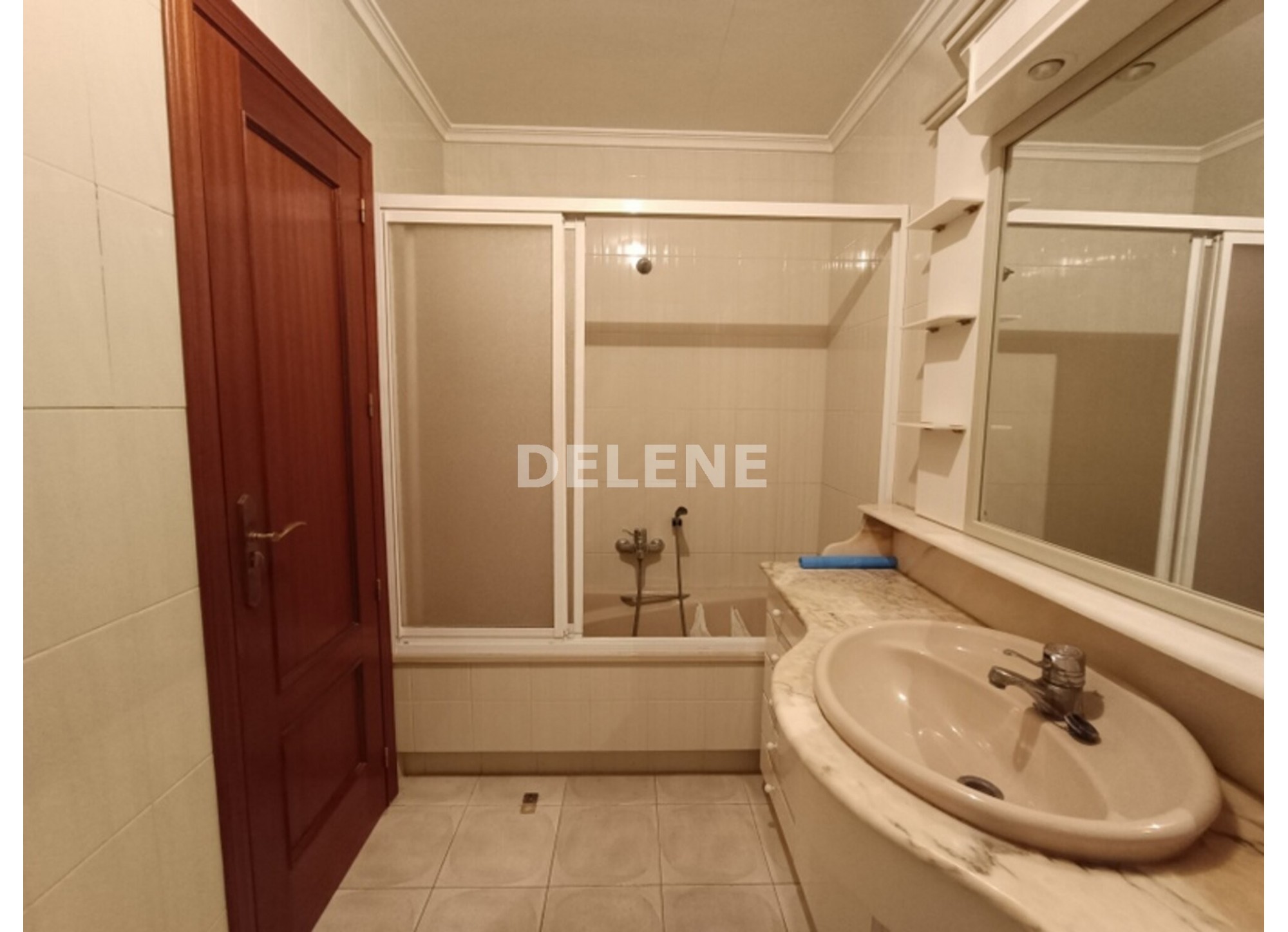 2921 PISO CON BALCÓN, ZONA PLAZA SANTA ANA