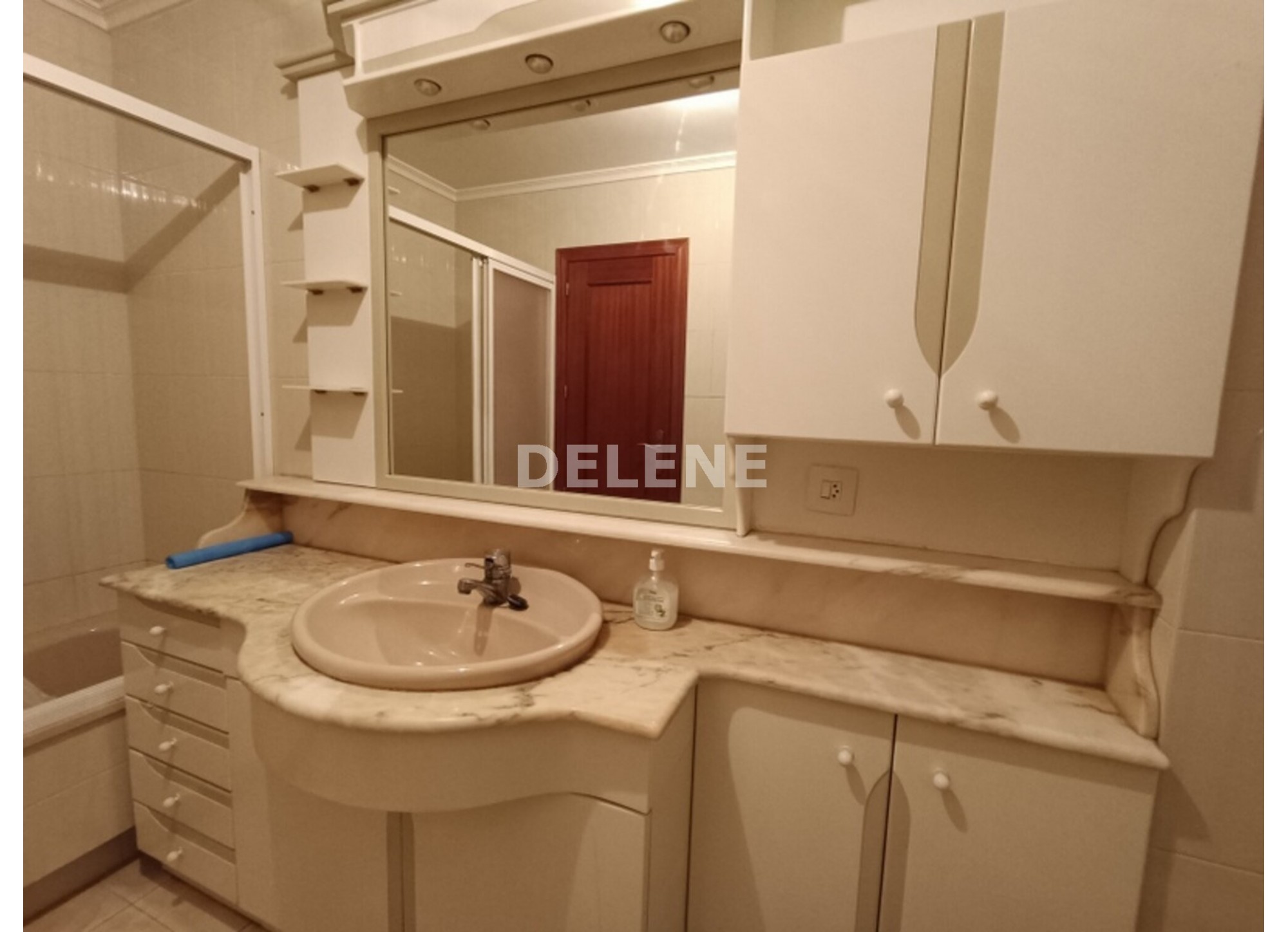 2921 PISO CON BALCÓN, ZONA PLAZA SANTA ANA