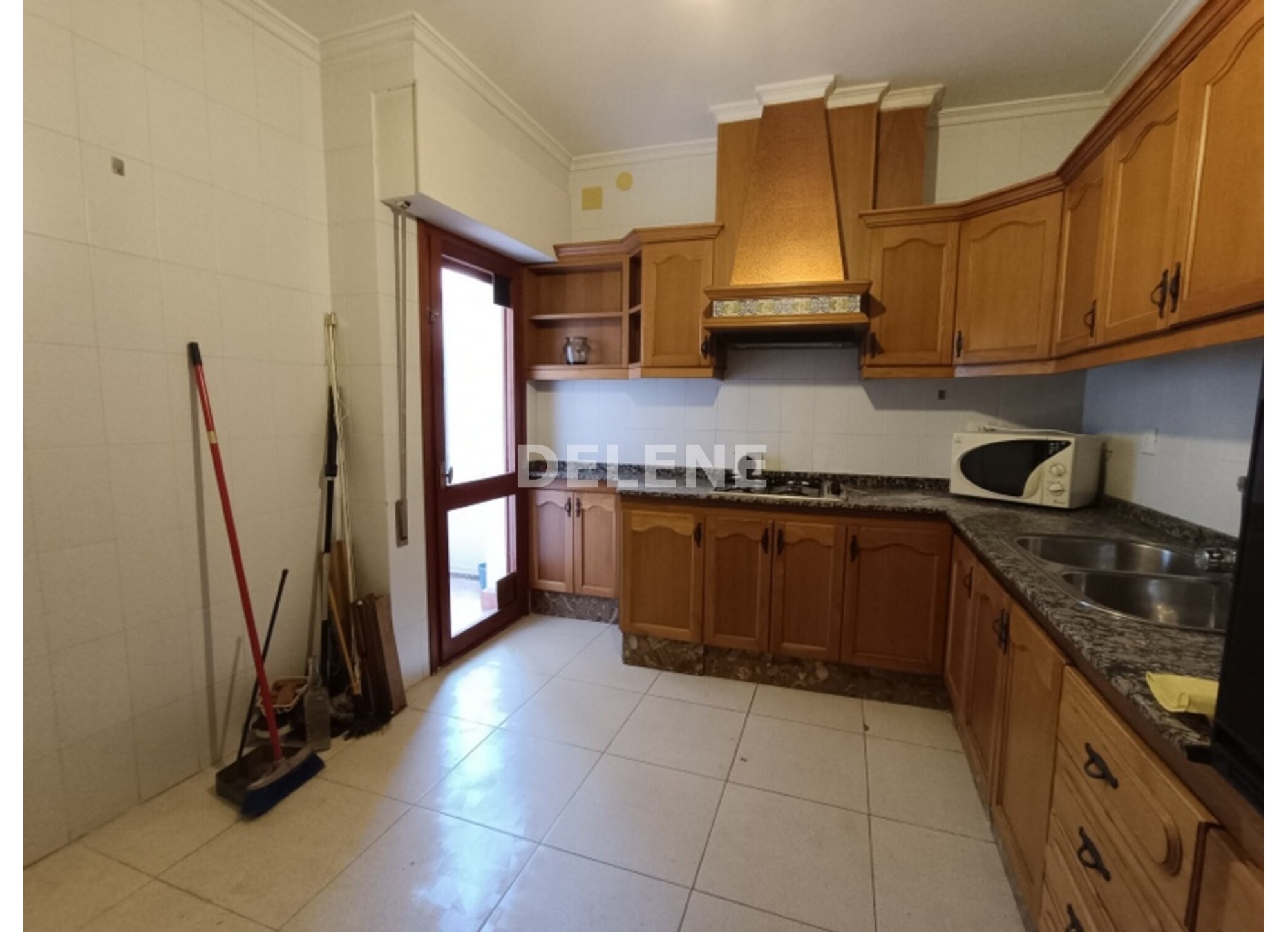 2921 PISO CON BALCÓN, ZONA PLAZA SANTA ANA