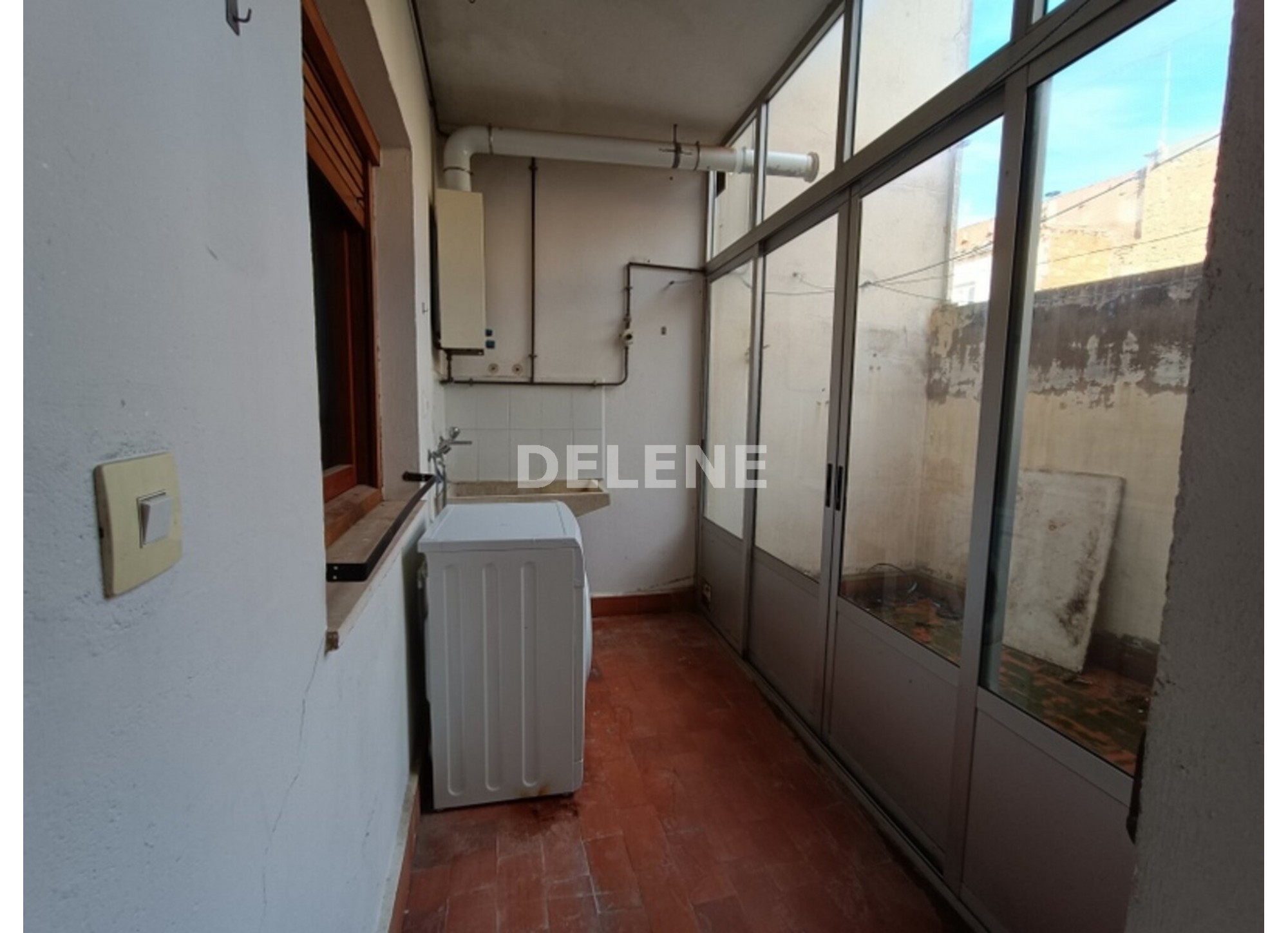 2921 PISO CON BALCÓN, ZONA PLAZA SANTA ANA