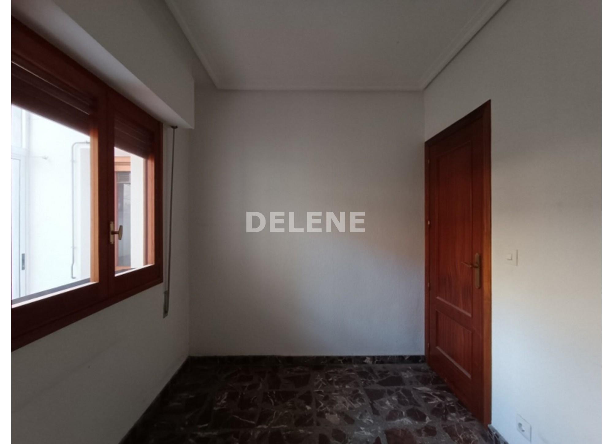 2921 PISO CON BALCÓN, ZONA PLAZA SANTA ANA