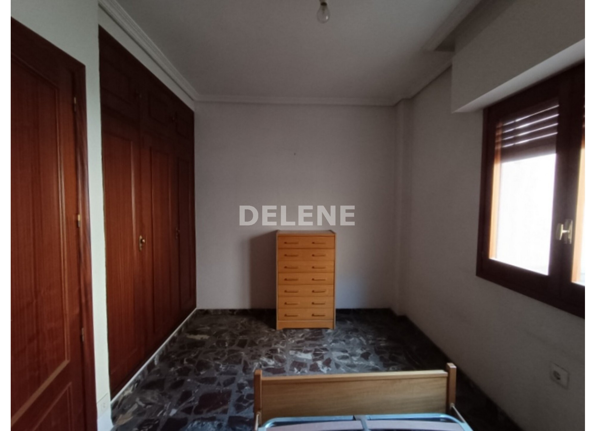 2921 PISO CON BALCÓN, ZONA PLAZA SANTA ANA