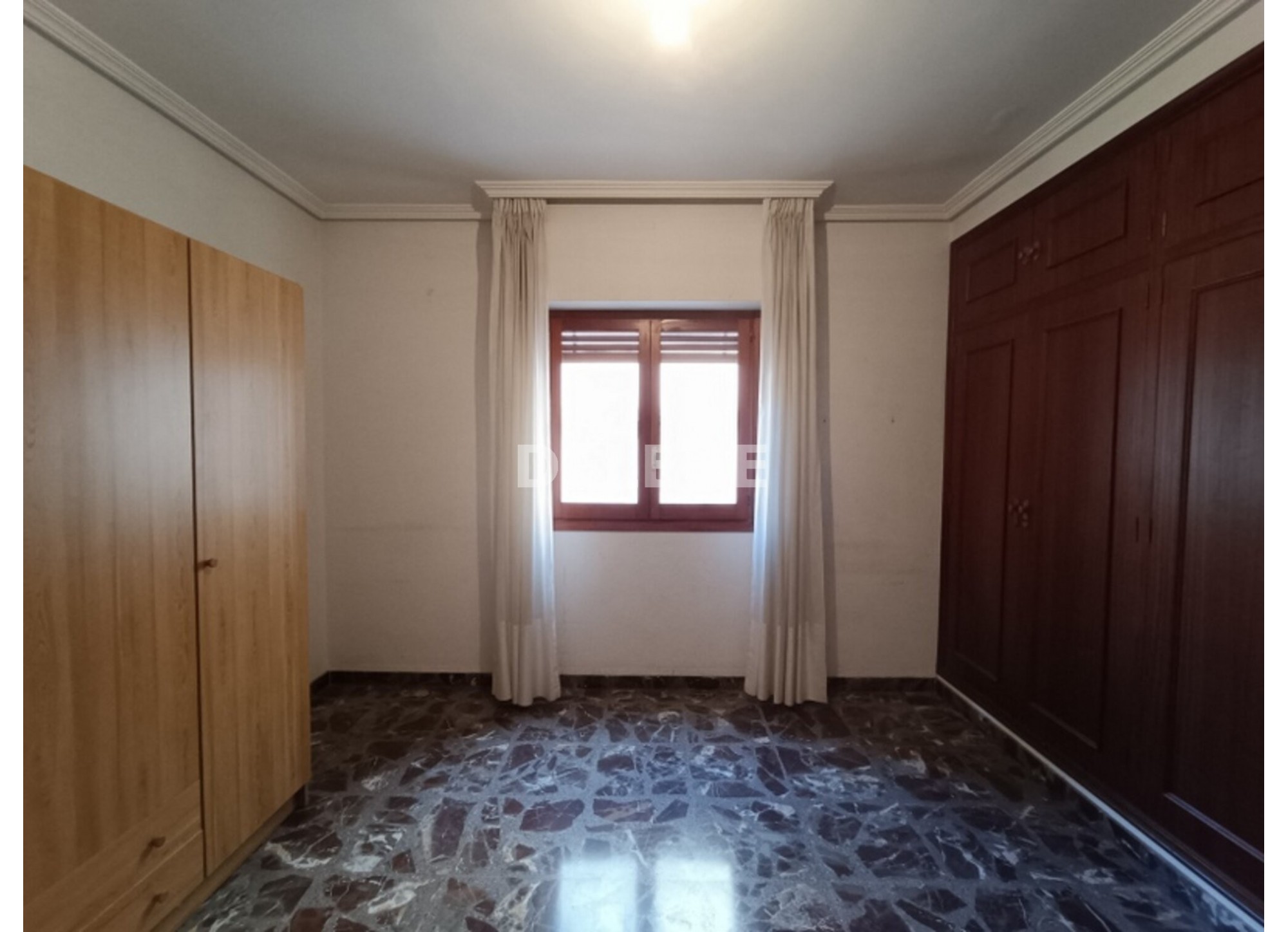 2921 PISO CON BALCÓN, ZONA PLAZA SANTA ANA