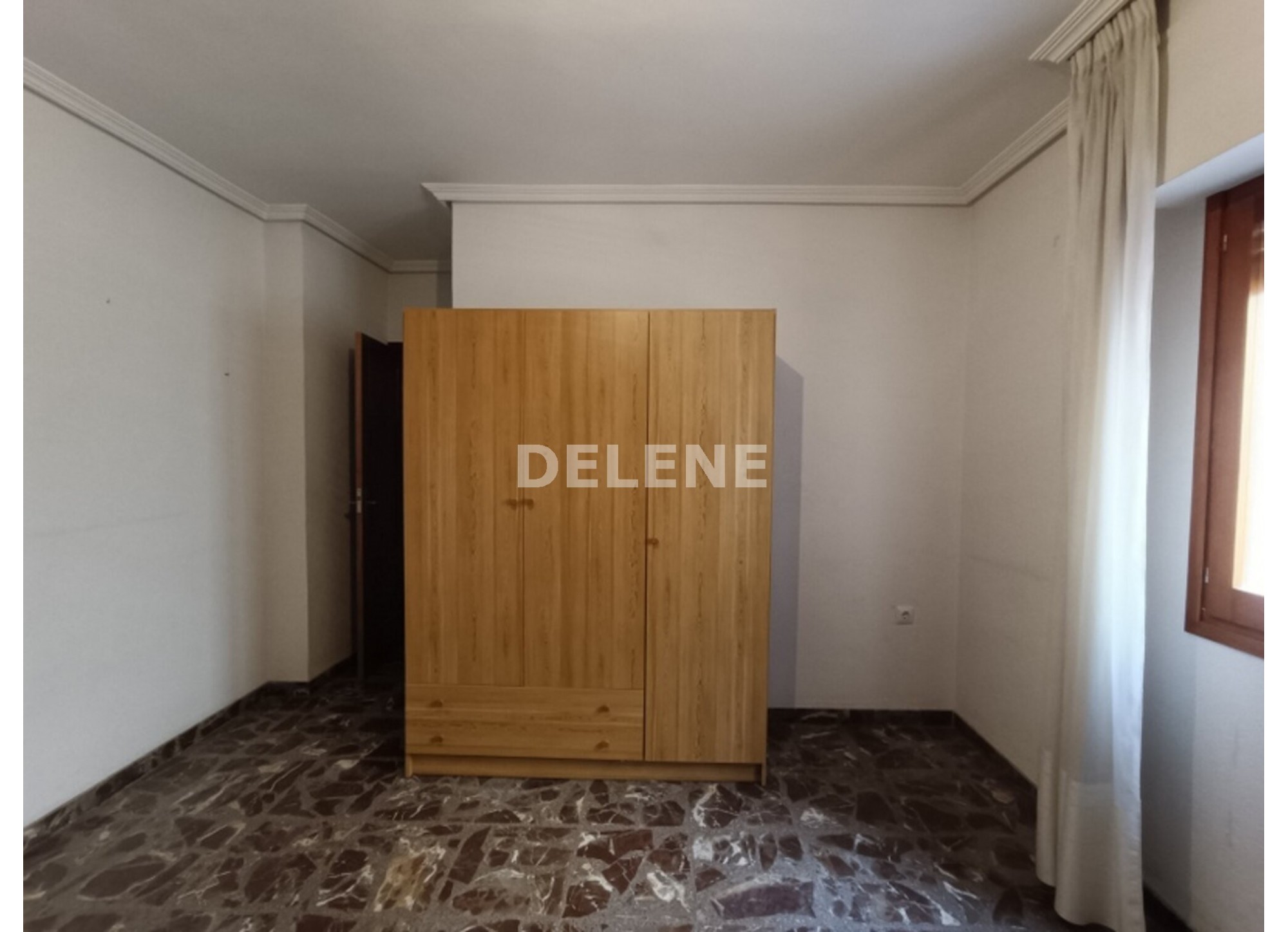 2921 PISO CON BALCÓN, ZONA PLAZA SANTA ANA