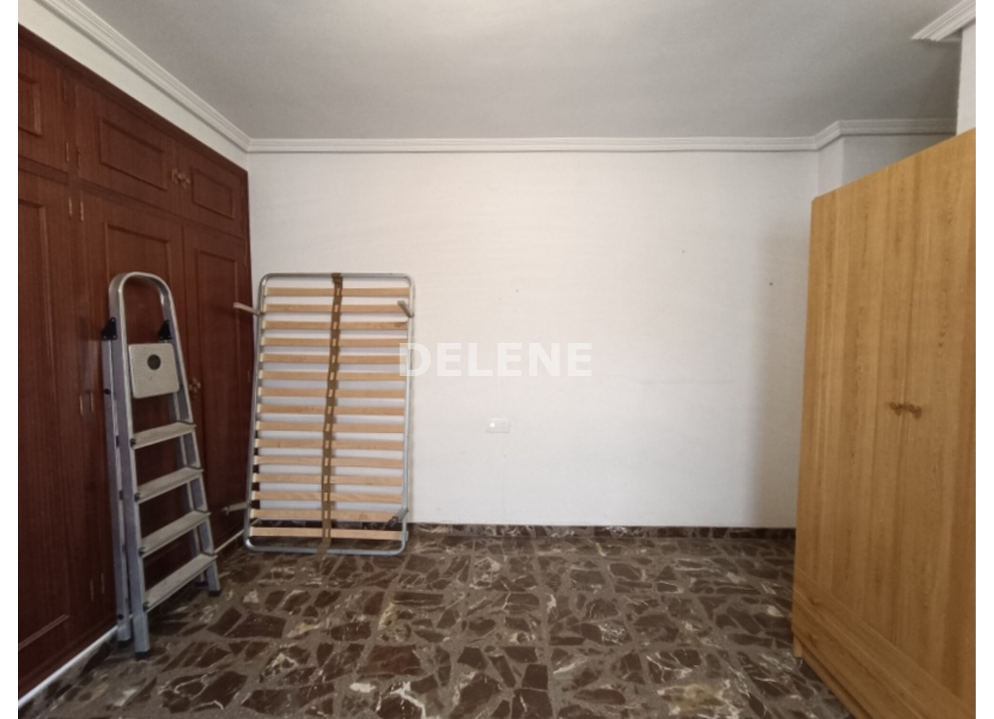 2921 PISO CON BALCÓN, ZONA PLAZA SANTA ANA