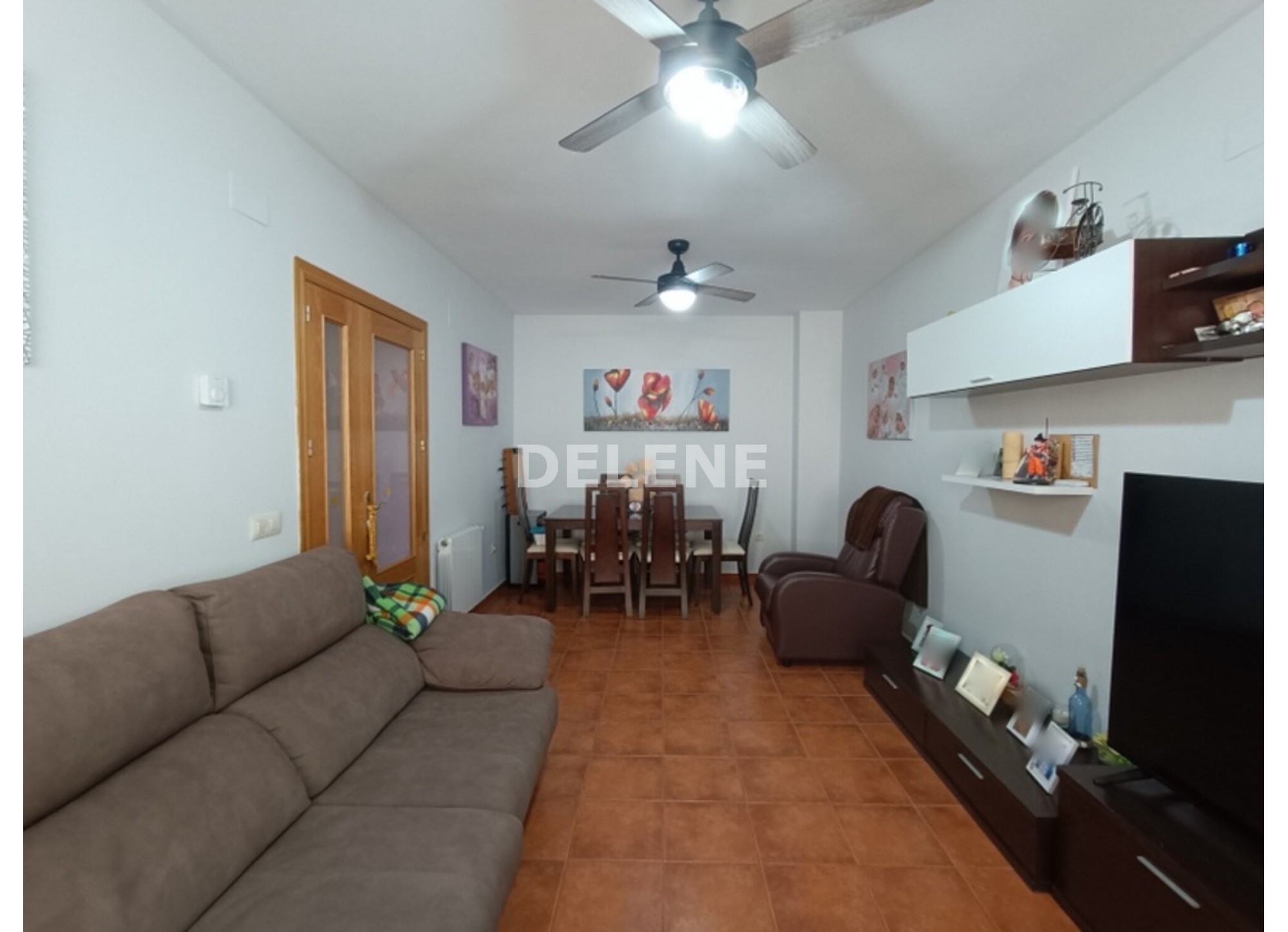 2932 CHALET ADOSADO CON PATIO Y GARAJE, TOBARRA