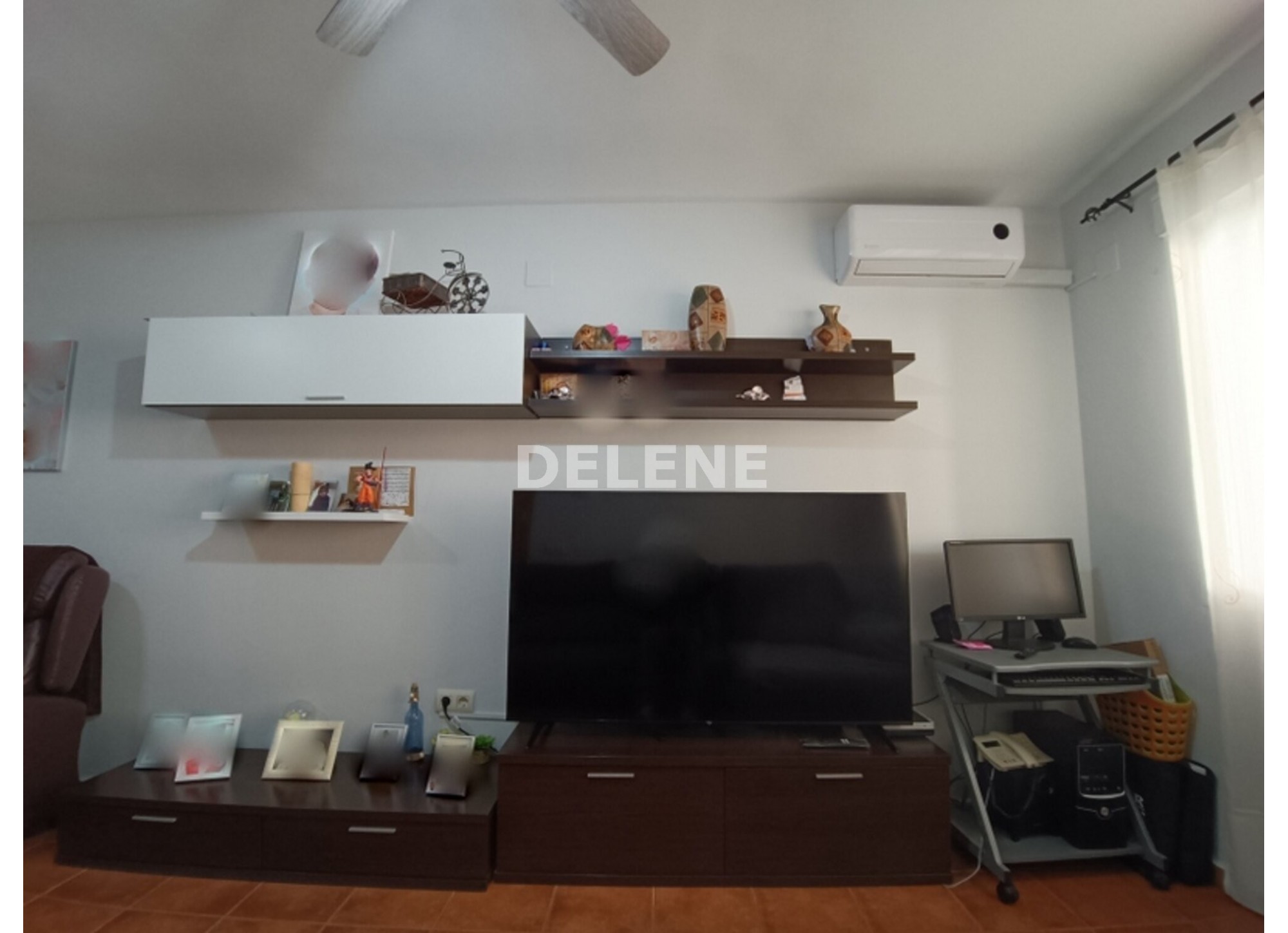 2932 CHALET ADOSADO CON PATIO Y GARAJE, TOBARRA