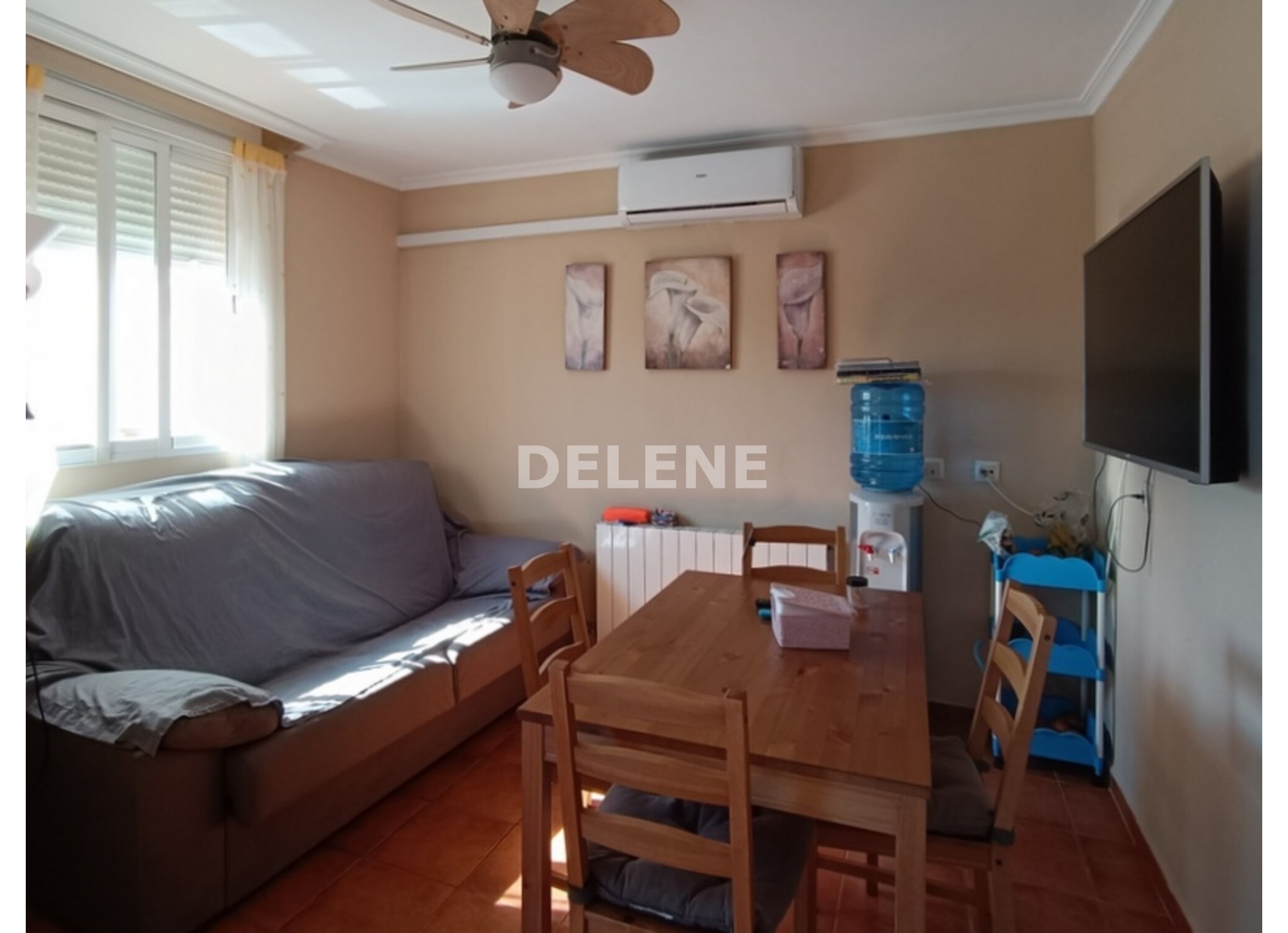 2932 CHALET ADOSADO CON PATIO Y GARAJE, TOBARRA