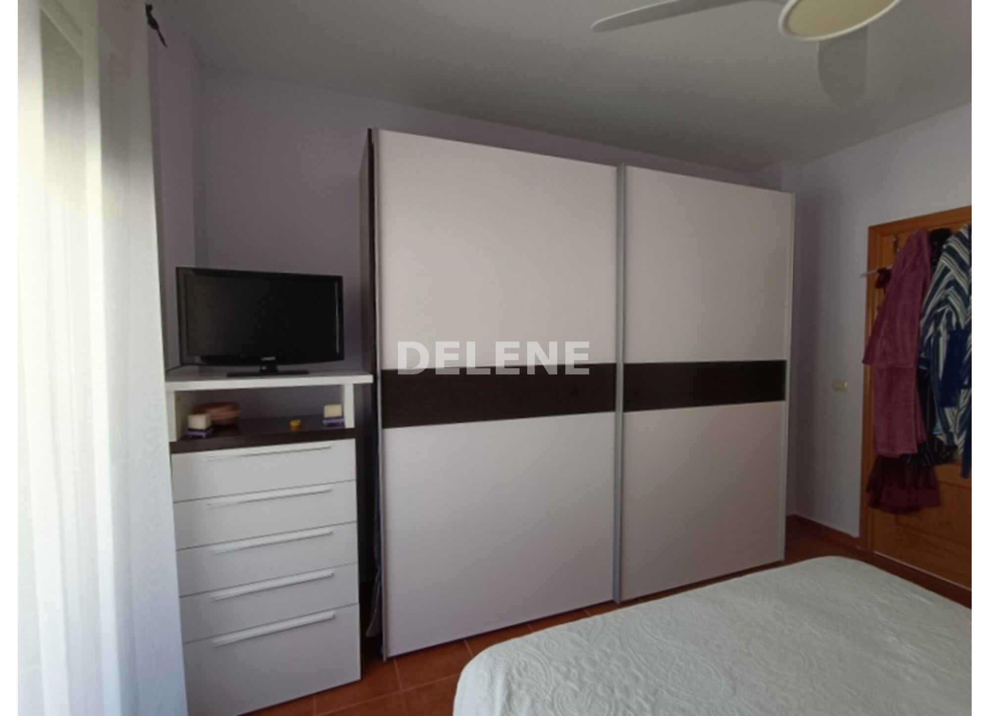 2932 CHALET ADOSADO CON PATIO Y GARAJE, TOBARRA