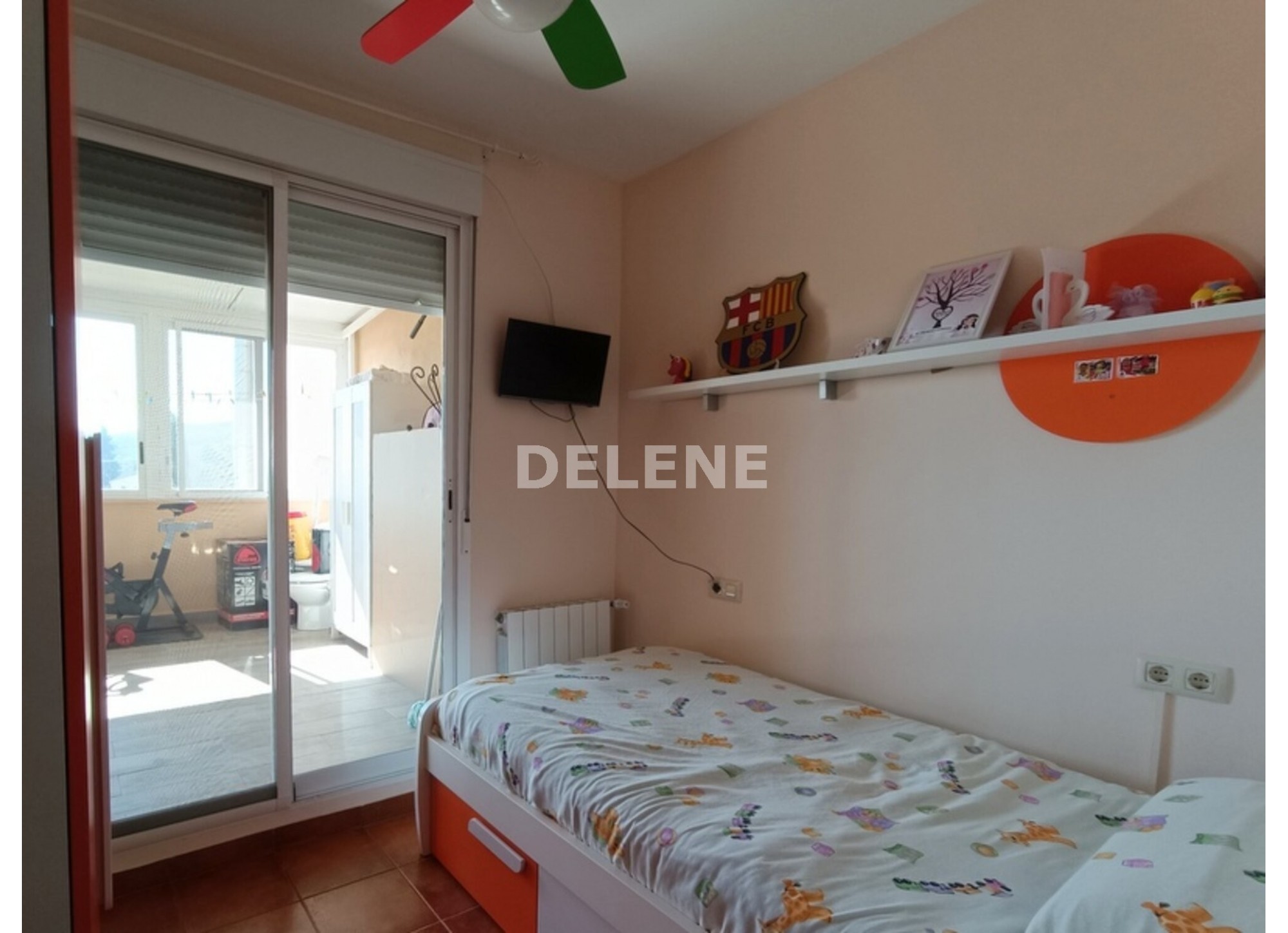 2932 CHALET ADOSADO CON PATIO Y GARAJE, TOBARRA