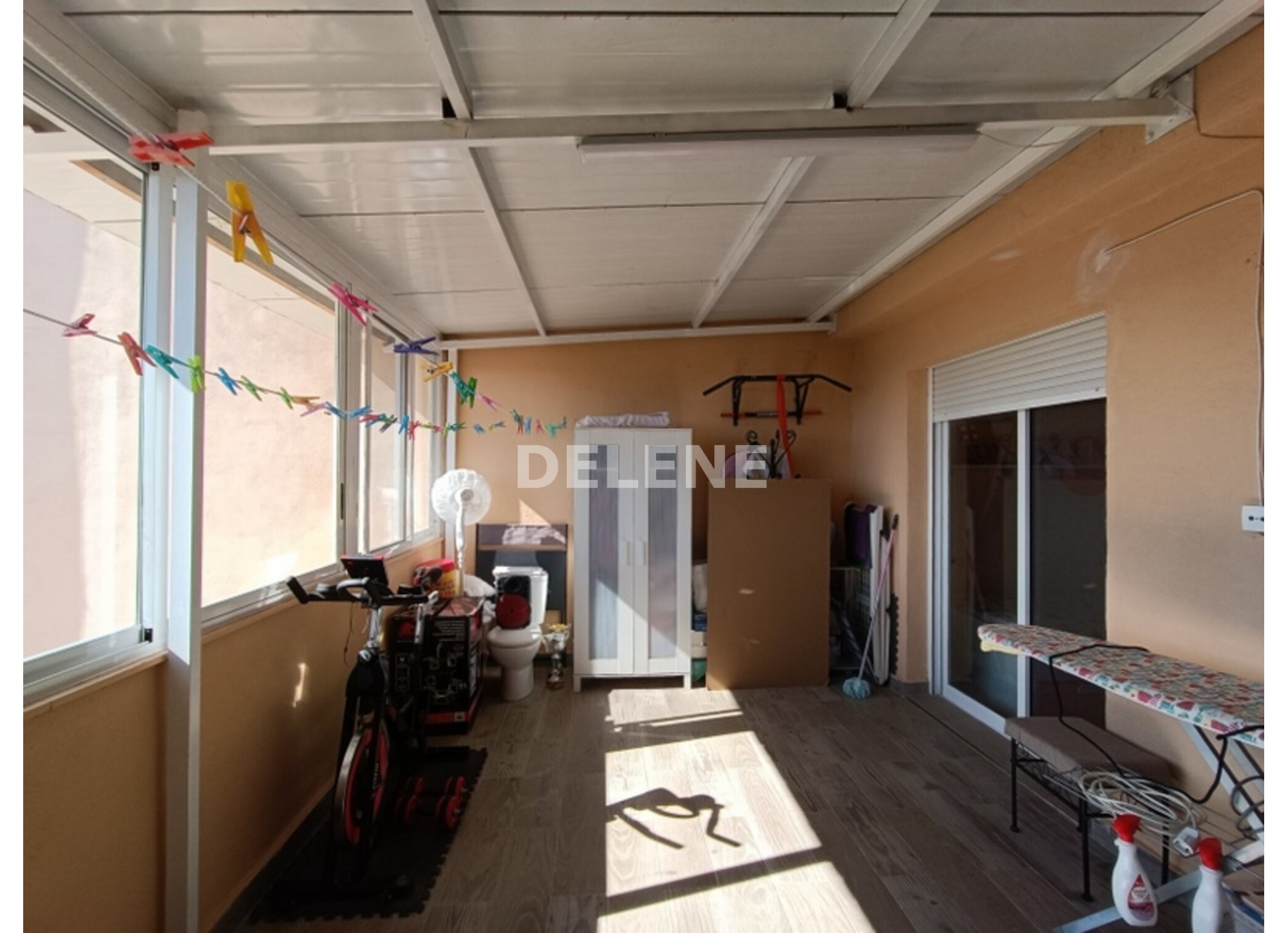 2932 CHALET ADOSADO CON PATIO Y GARAJE, TOBARRA