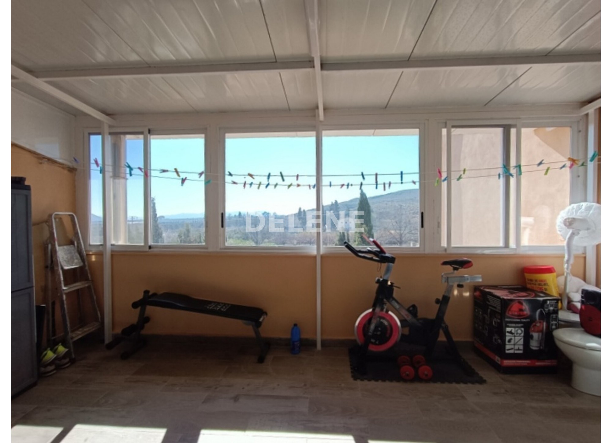 2932 CHALET ADOSADO CON PATIO Y GARAJE, TOBARRA