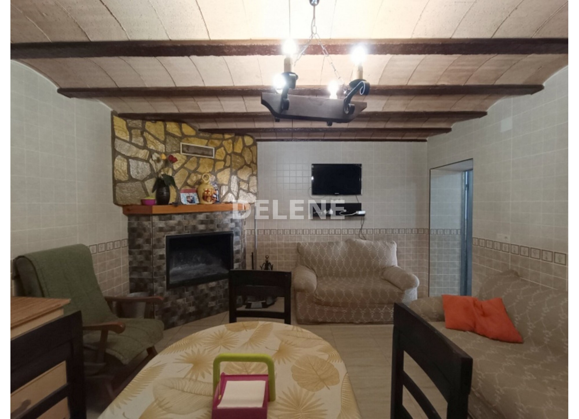 2932 CHALET ADOSADO CON PATIO Y GARAJE, TOBARRA