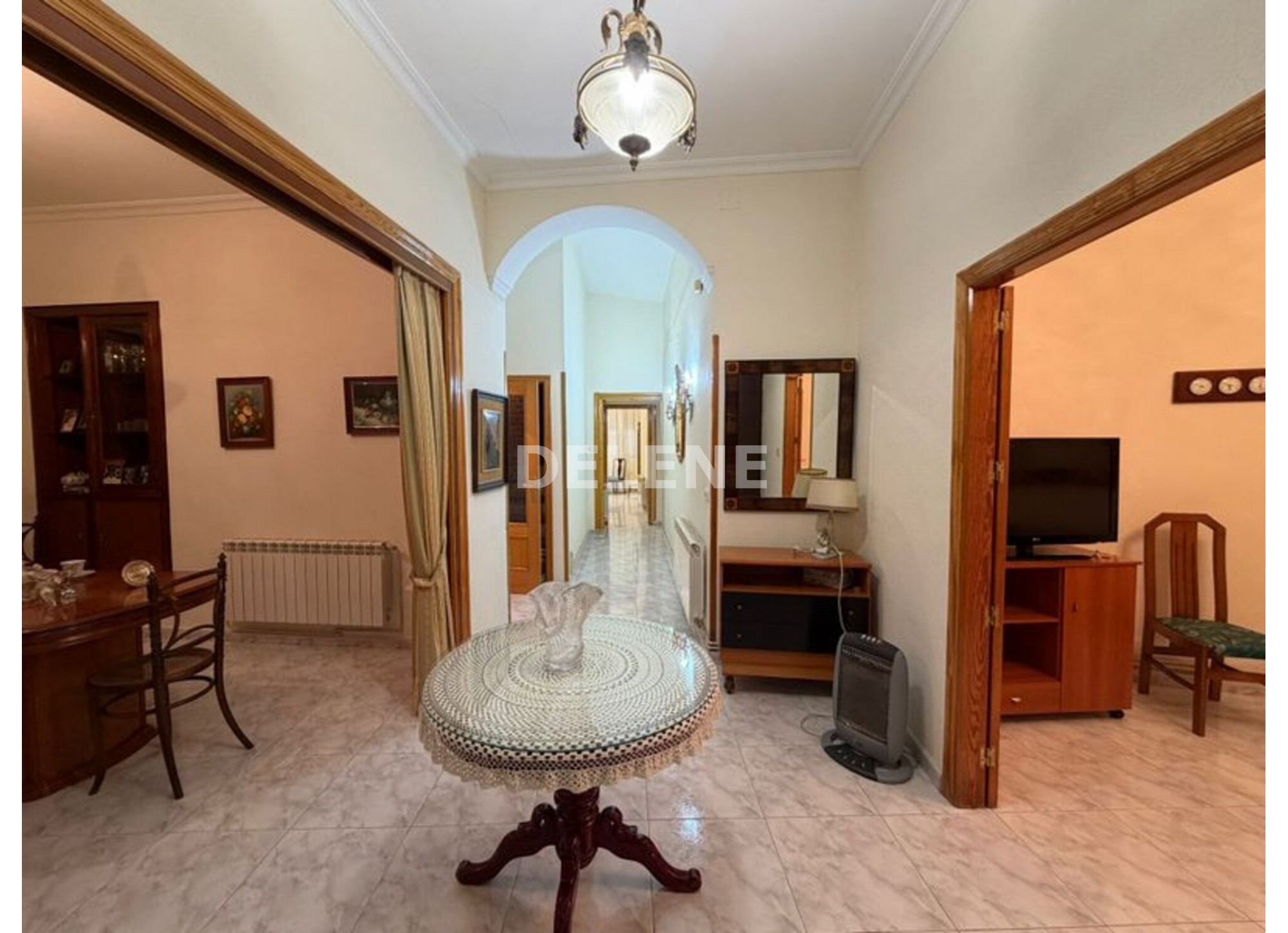 2934 CASA CON PATIO, ZONA AYUNTAMIENTO