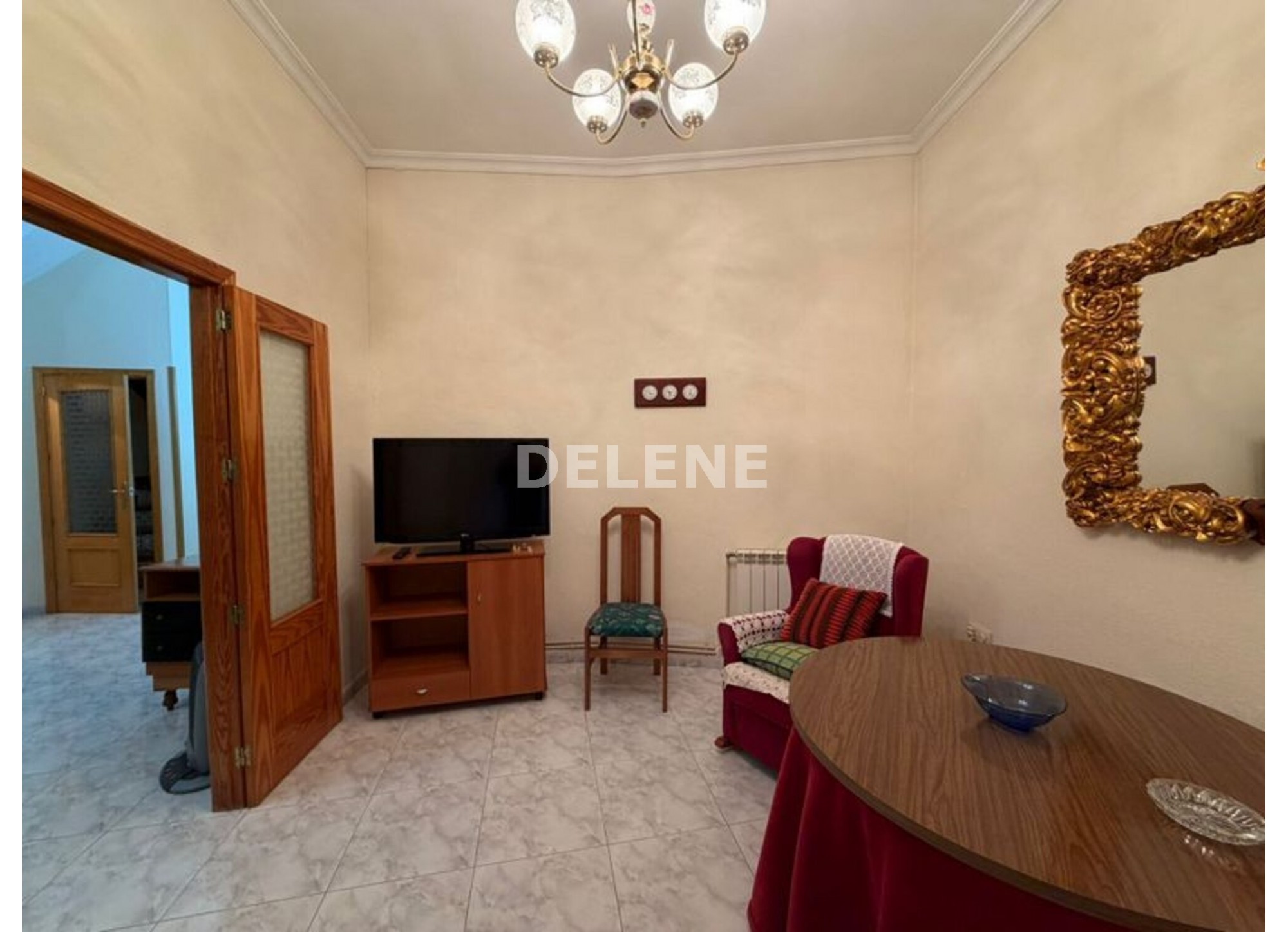 2934 CASA CON PATIO, ZONA AYUNTAMIENTO