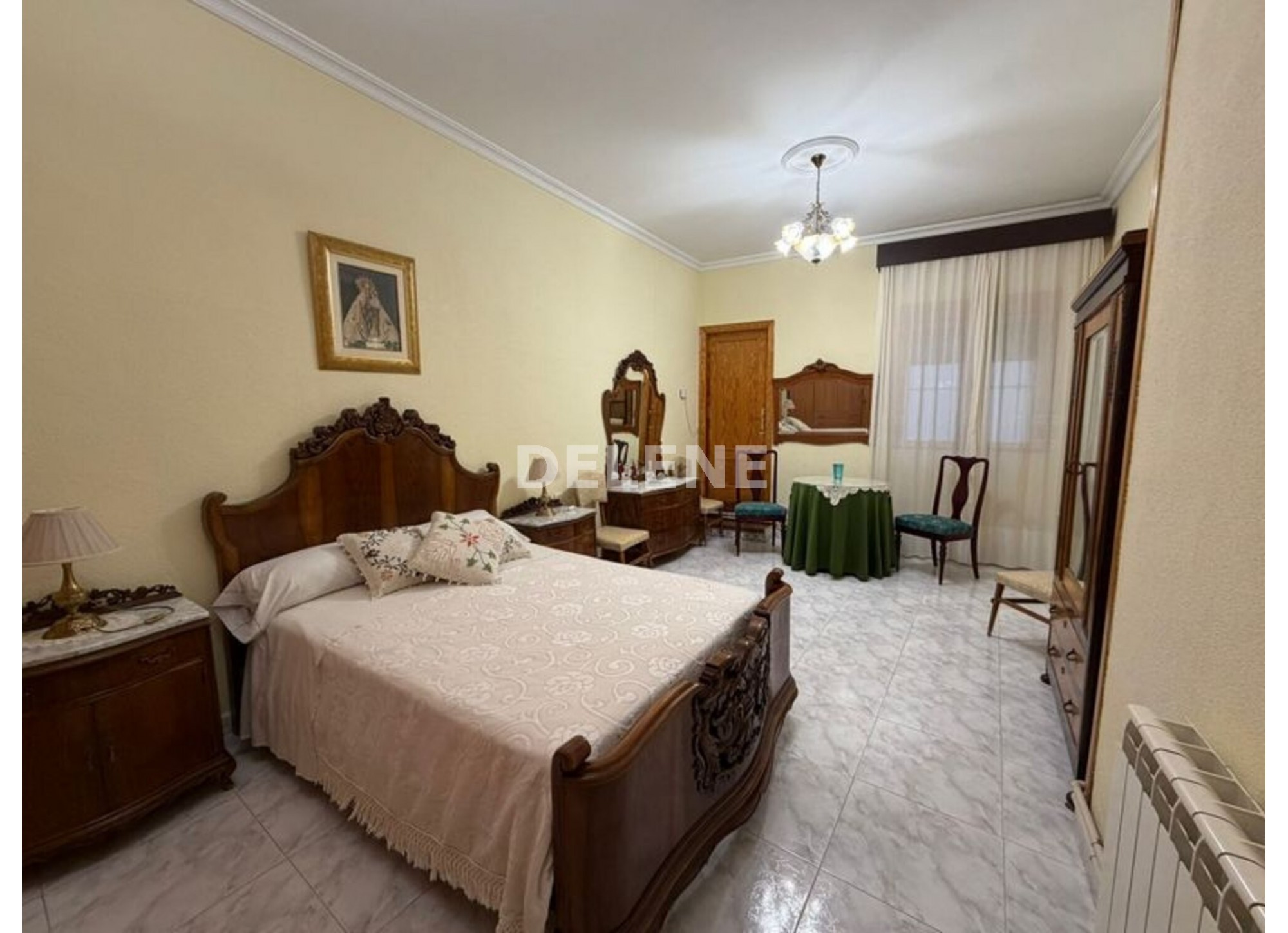 2934 CASA CON PATIO, ZONA AYUNTAMIENTO