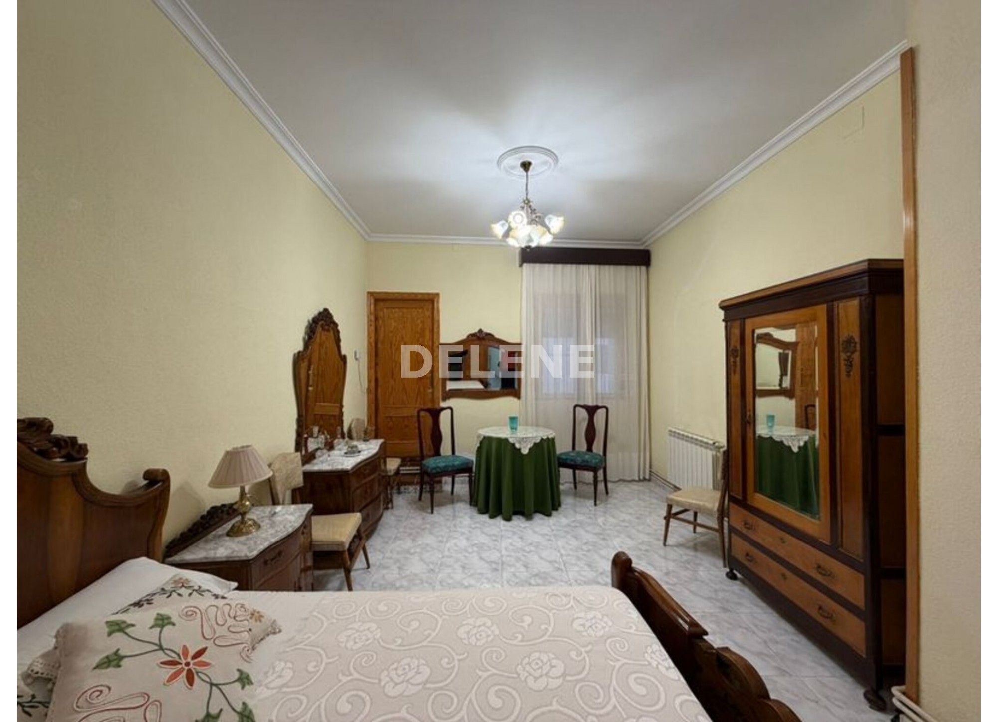 2934 CASA CON PATIO, ZONA AYUNTAMIENTO