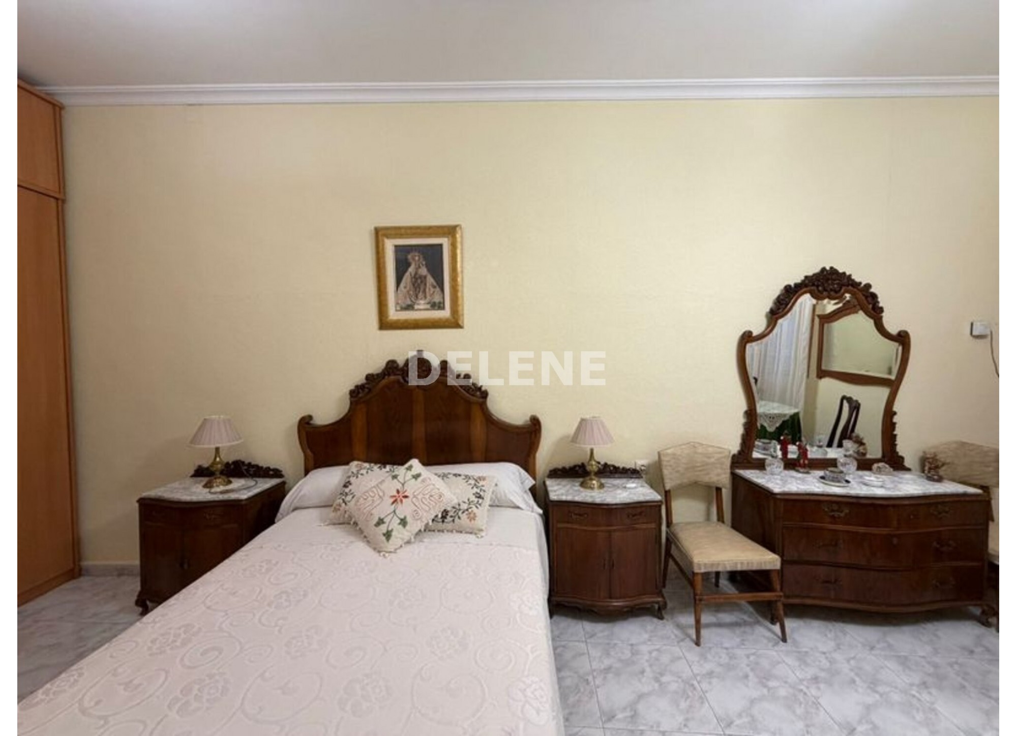 2934 CASA CON PATIO, ZONA AYUNTAMIENTO