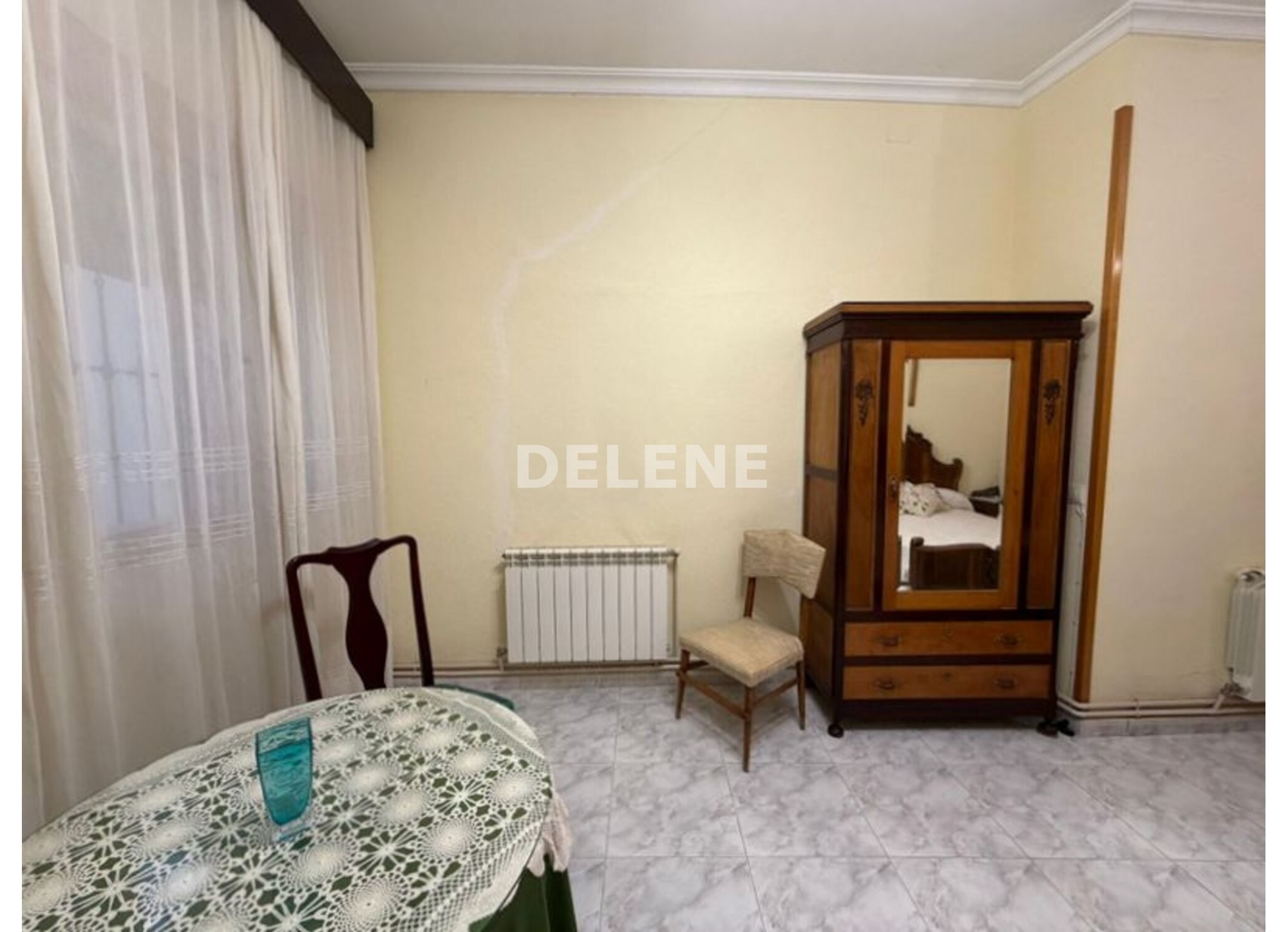 2934 CASA CON PATIO, ZONA AYUNTAMIENTO