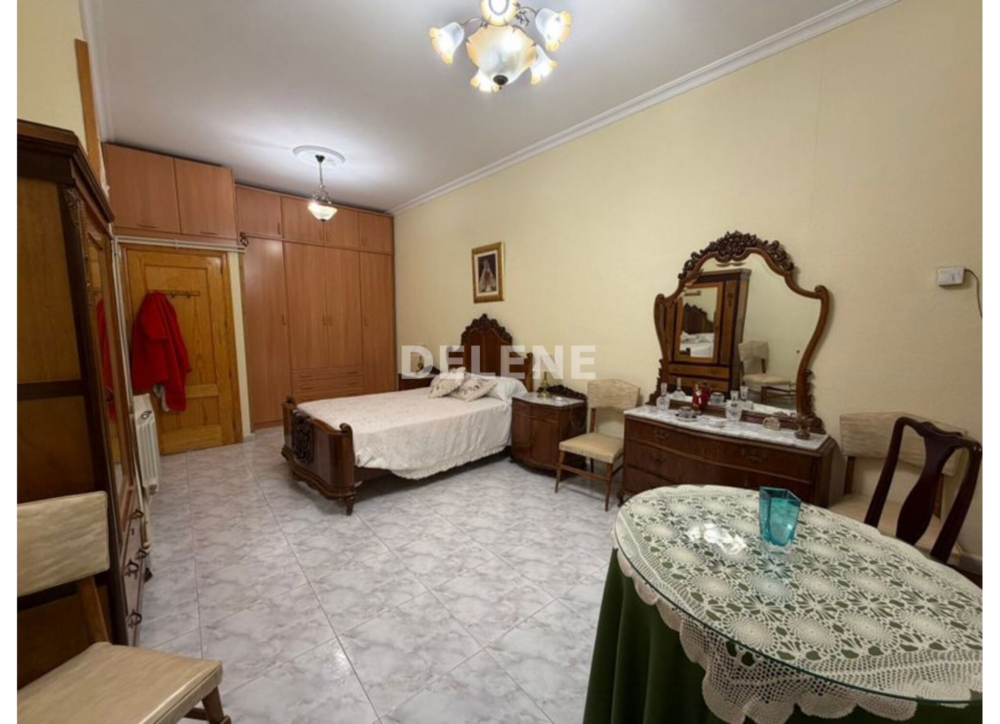 2934 CASA CON PATIO, ZONA AYUNTAMIENTO