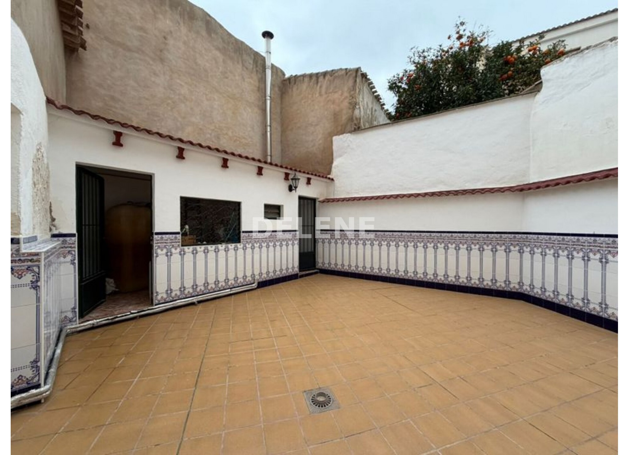2934 CASA CON PATIO, ZONA AYUNTAMIENTO