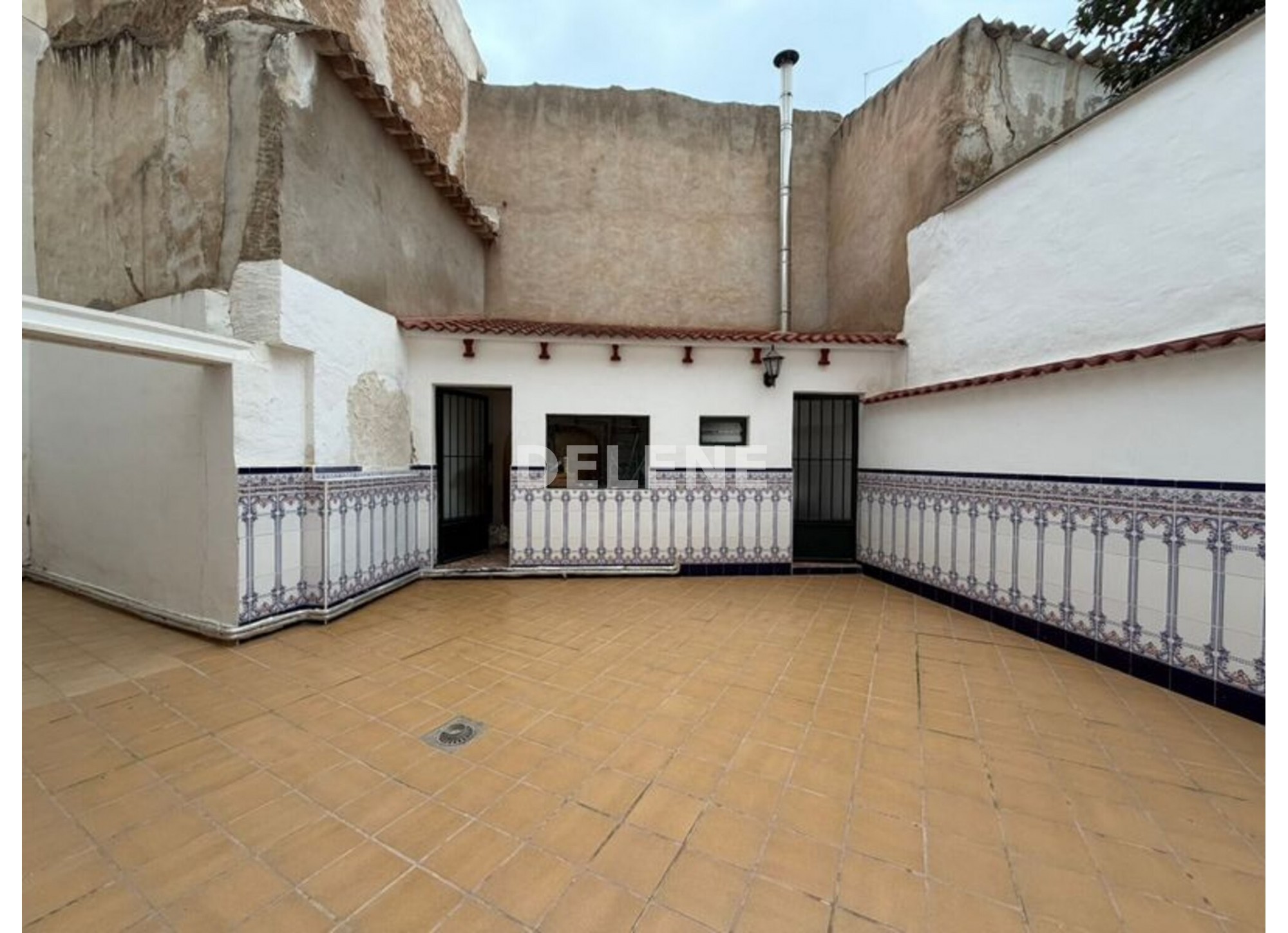 2934 CASA CON PATIO, ZONA AYUNTAMIENTO
