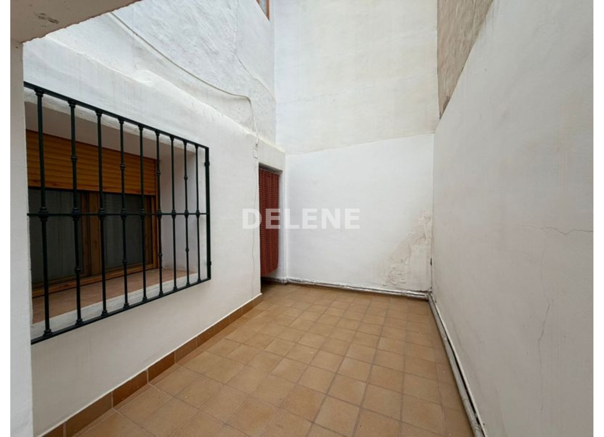 2934 CASA CON PATIO, ZONA AYUNTAMIENTO