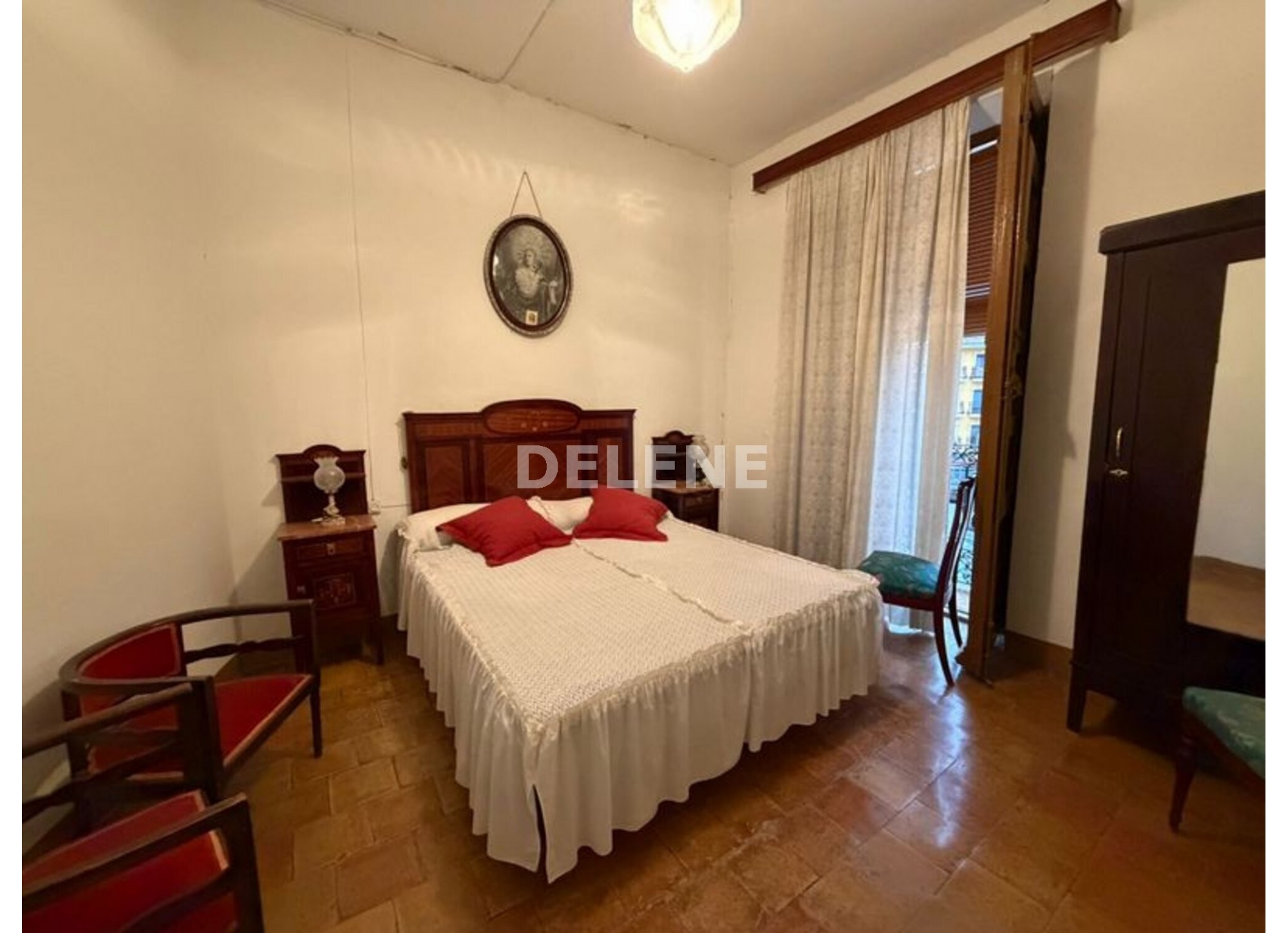 2934 CASA CON PATIO, ZONA AYUNTAMIENTO