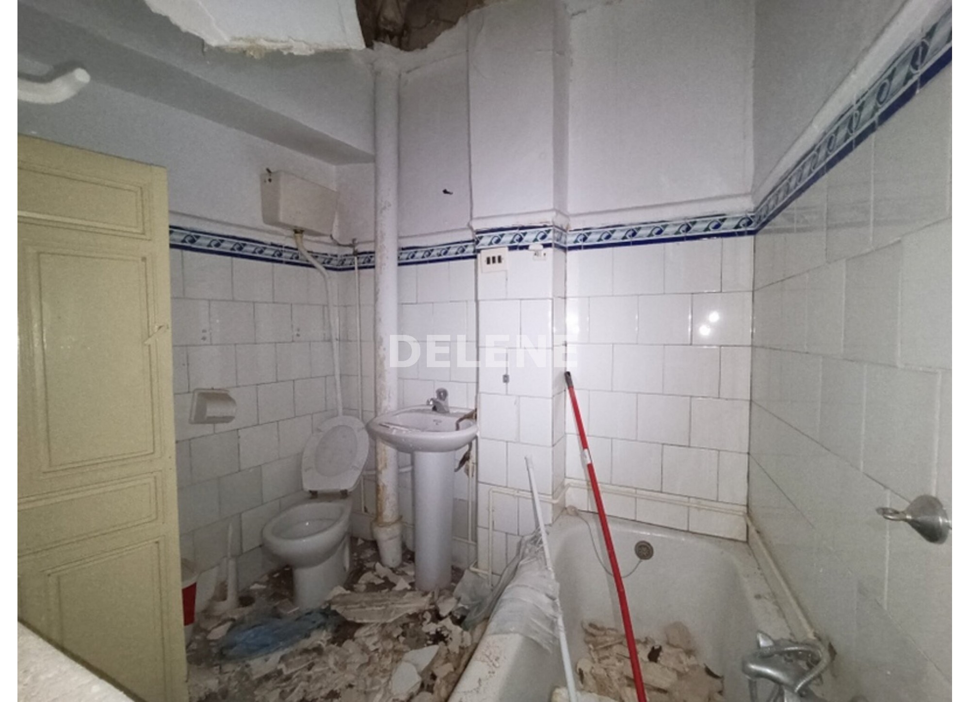 2937 CASA CON BALCONES, ZONA MERCADO