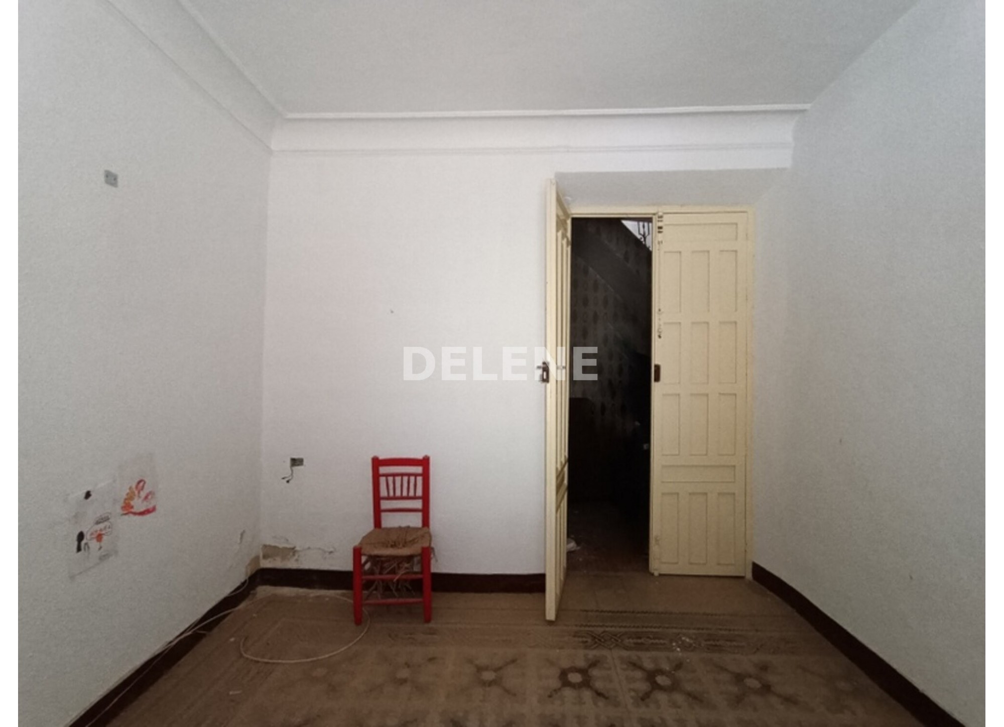 2937 CASA CON BALCONES, ZONA MERCADO