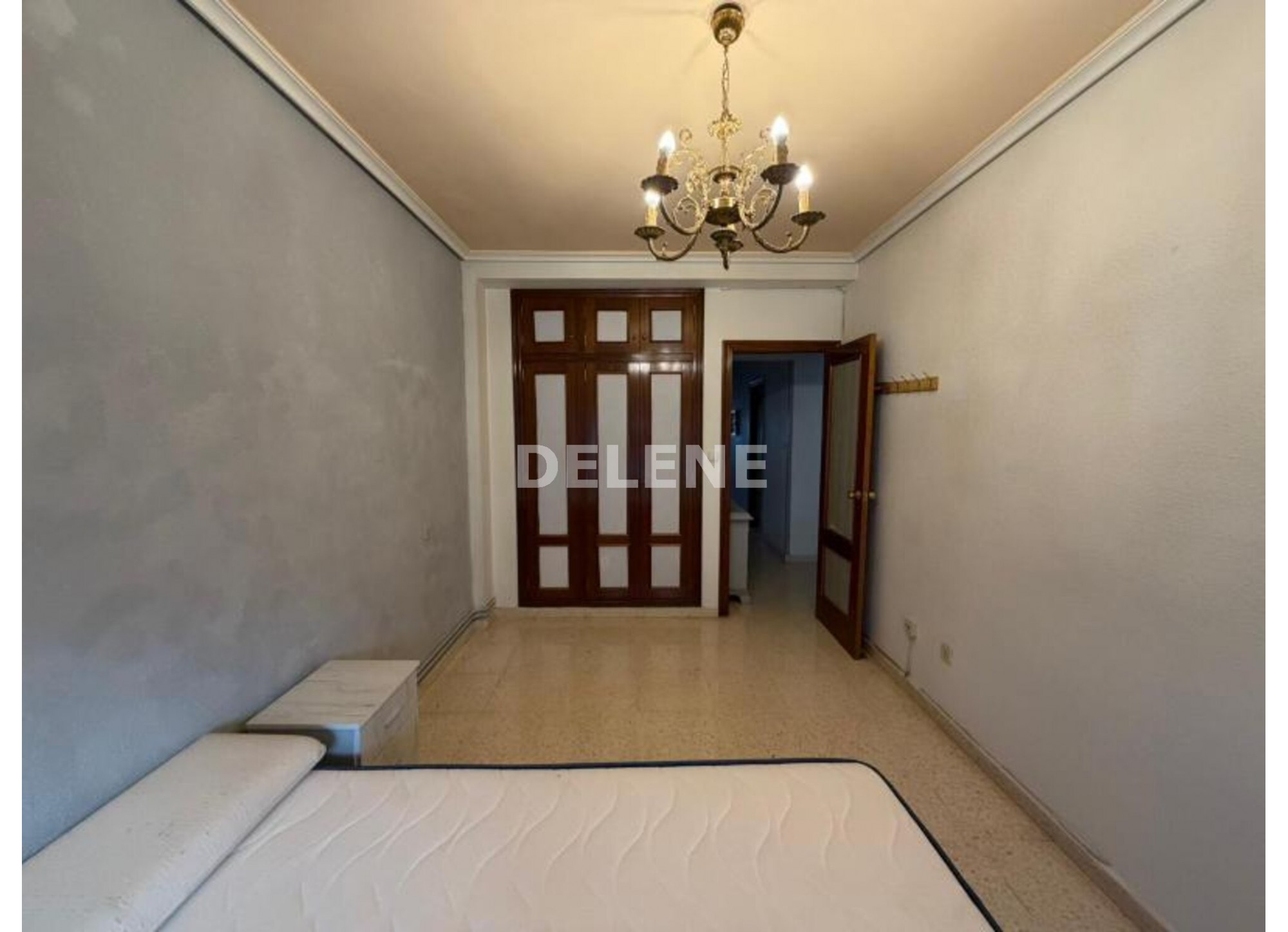 2279 PISO ZONA HOSPITAL