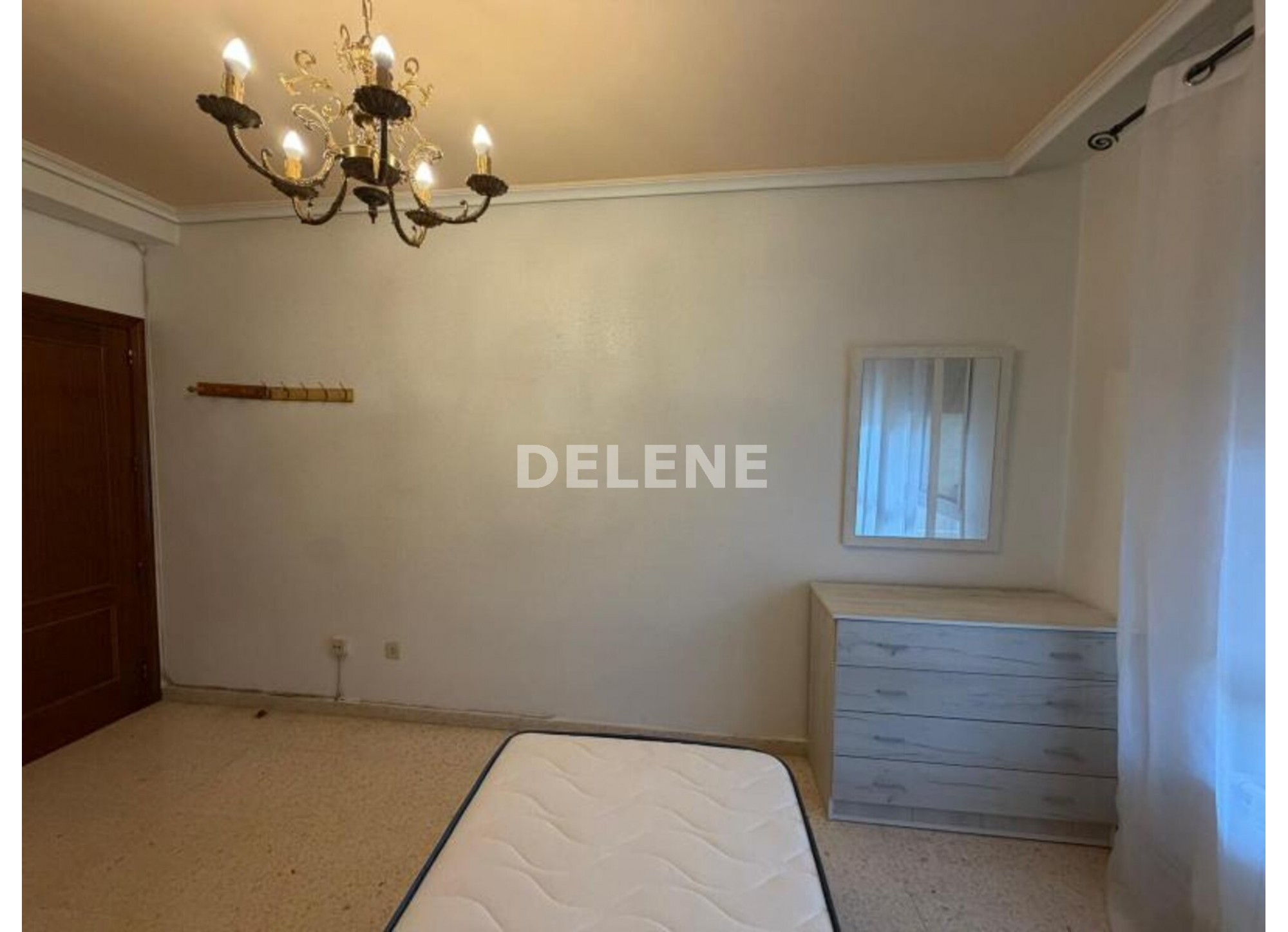 2279 PISO ZONA HOSPITAL