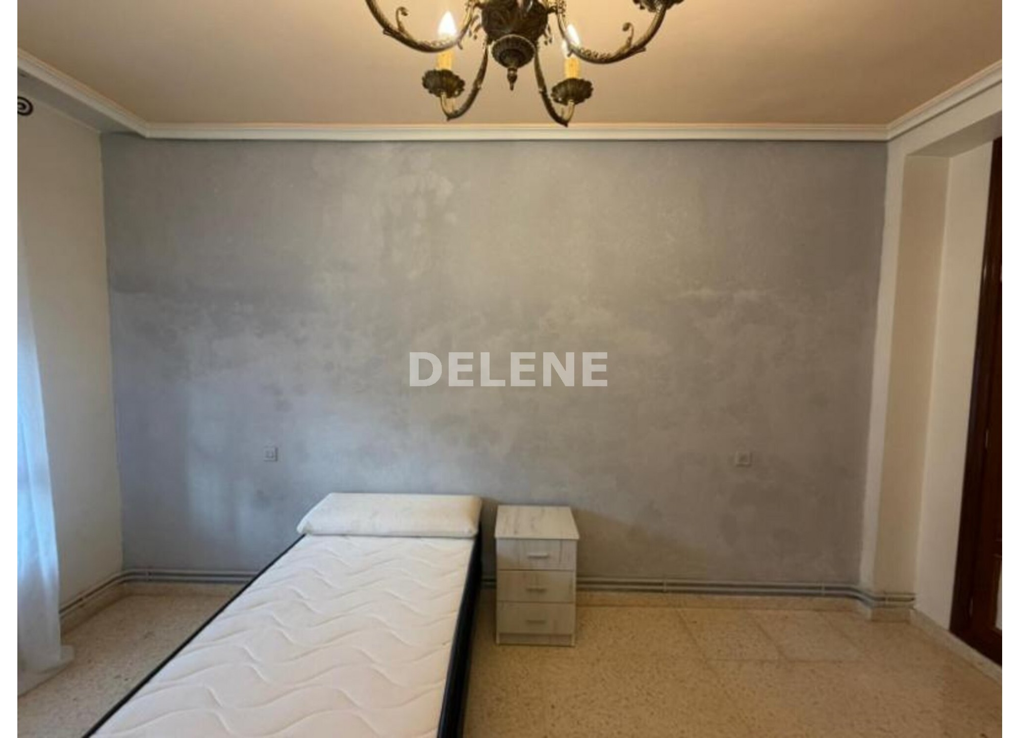 2279 PISO ZONA HOSPITAL