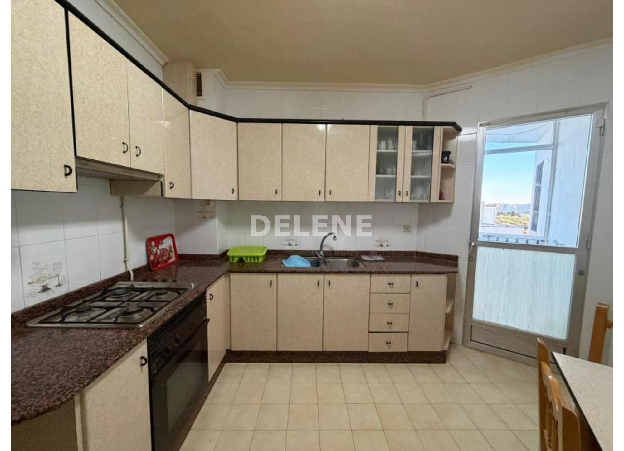 2279 PISO ZONA HOSPITAL