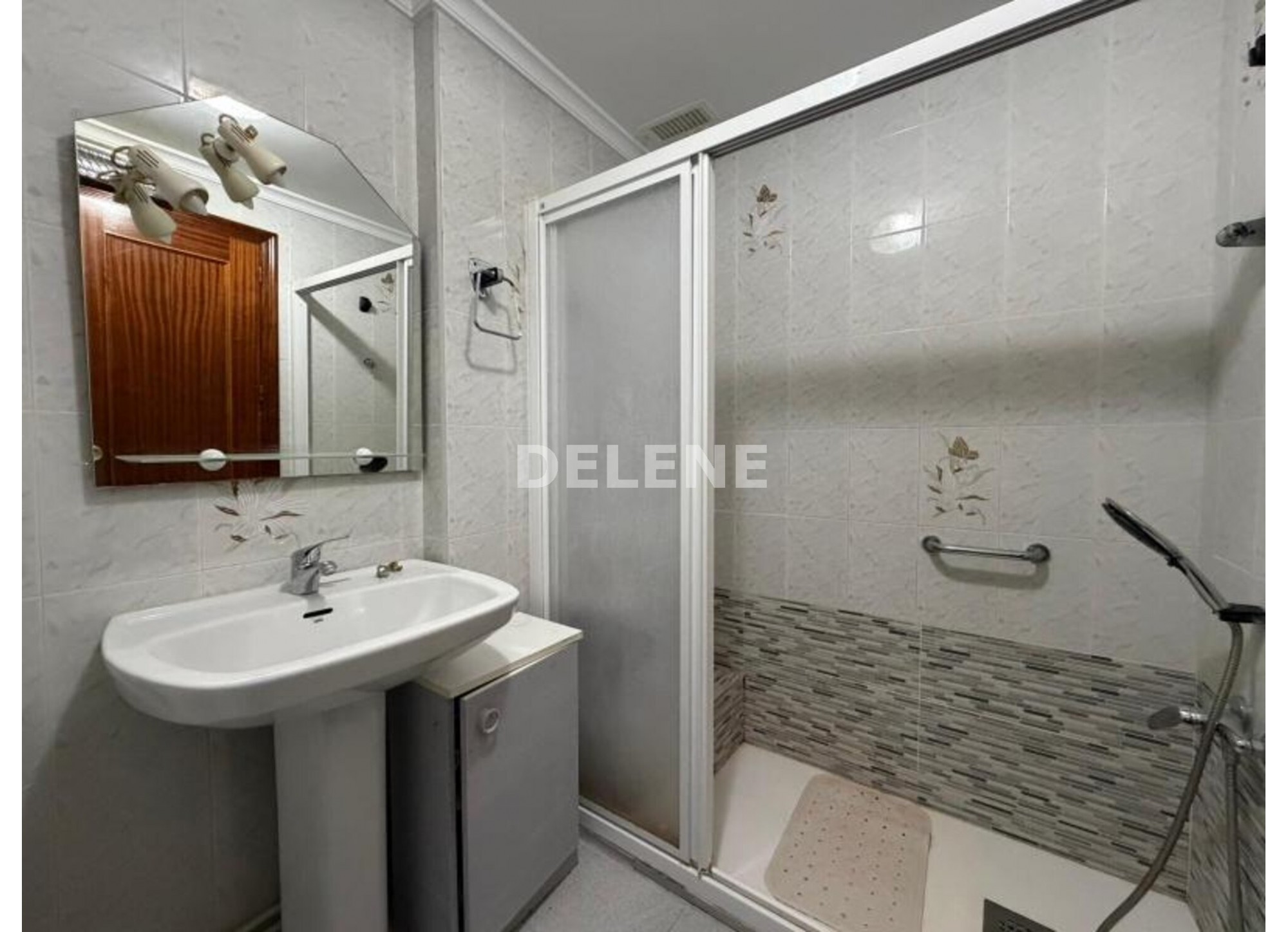 2279 PISO ZONA HOSPITAL