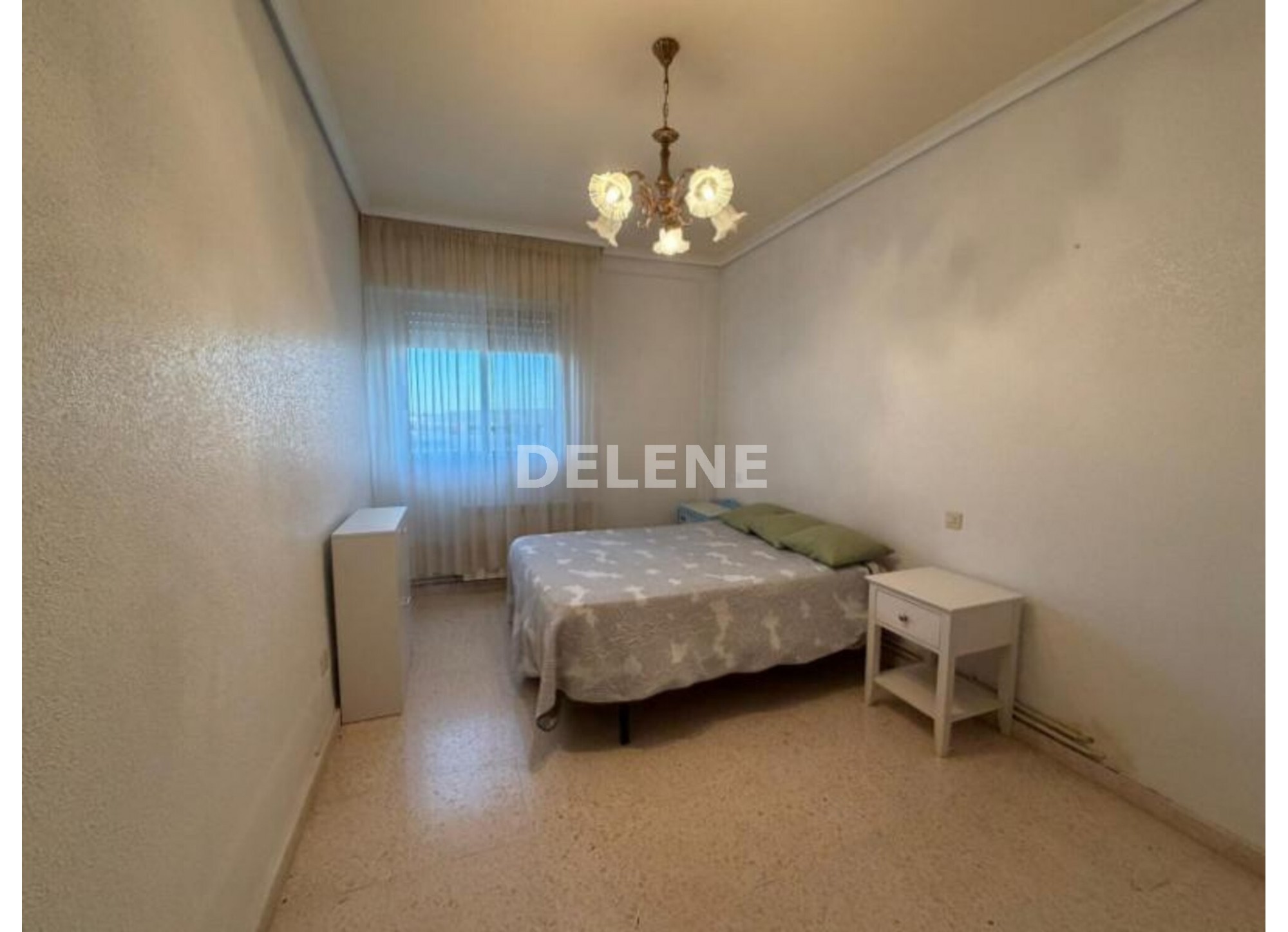 2279 PISO ZONA HOSPITAL