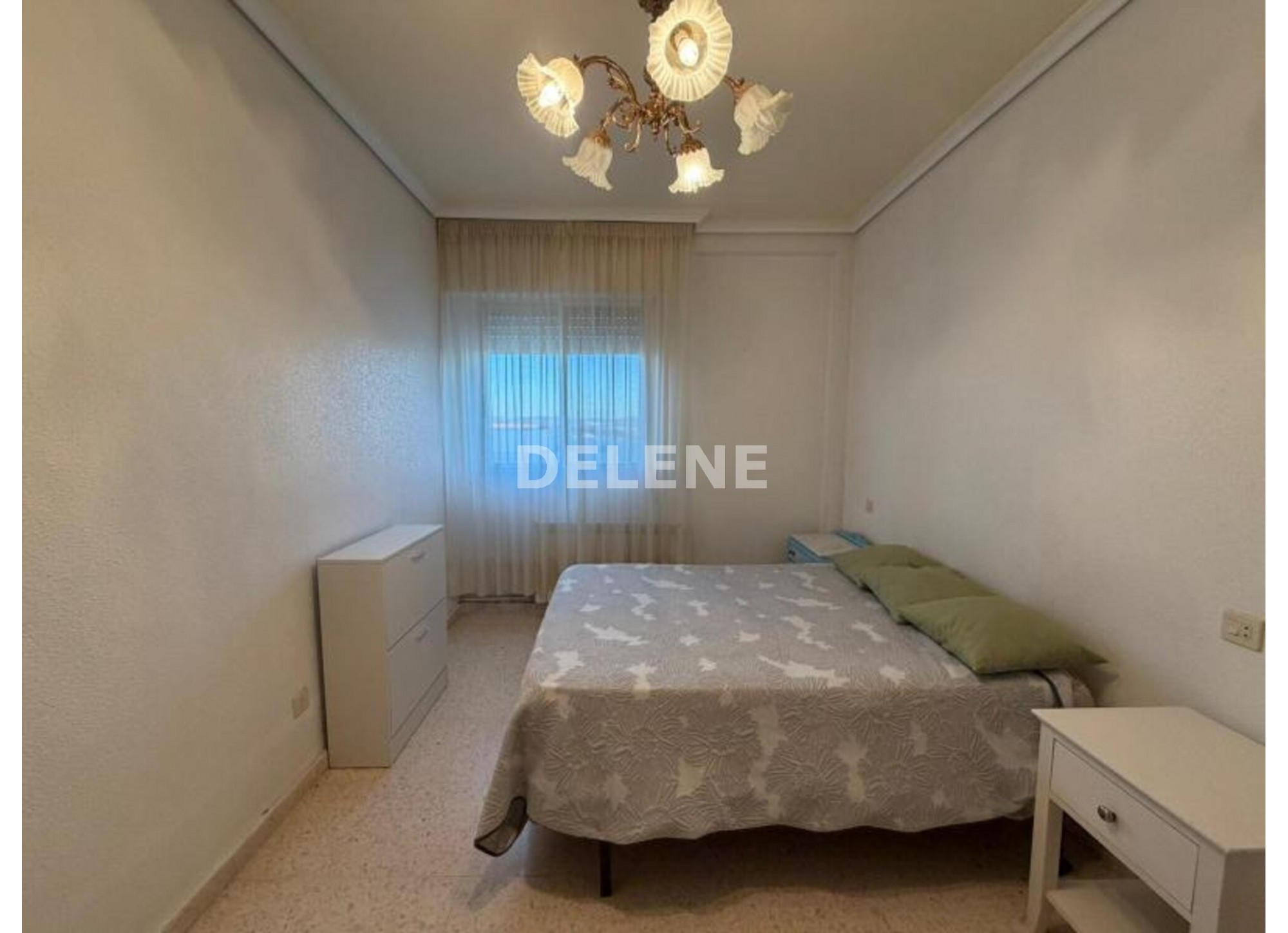 2279 PISO ZONA HOSPITAL