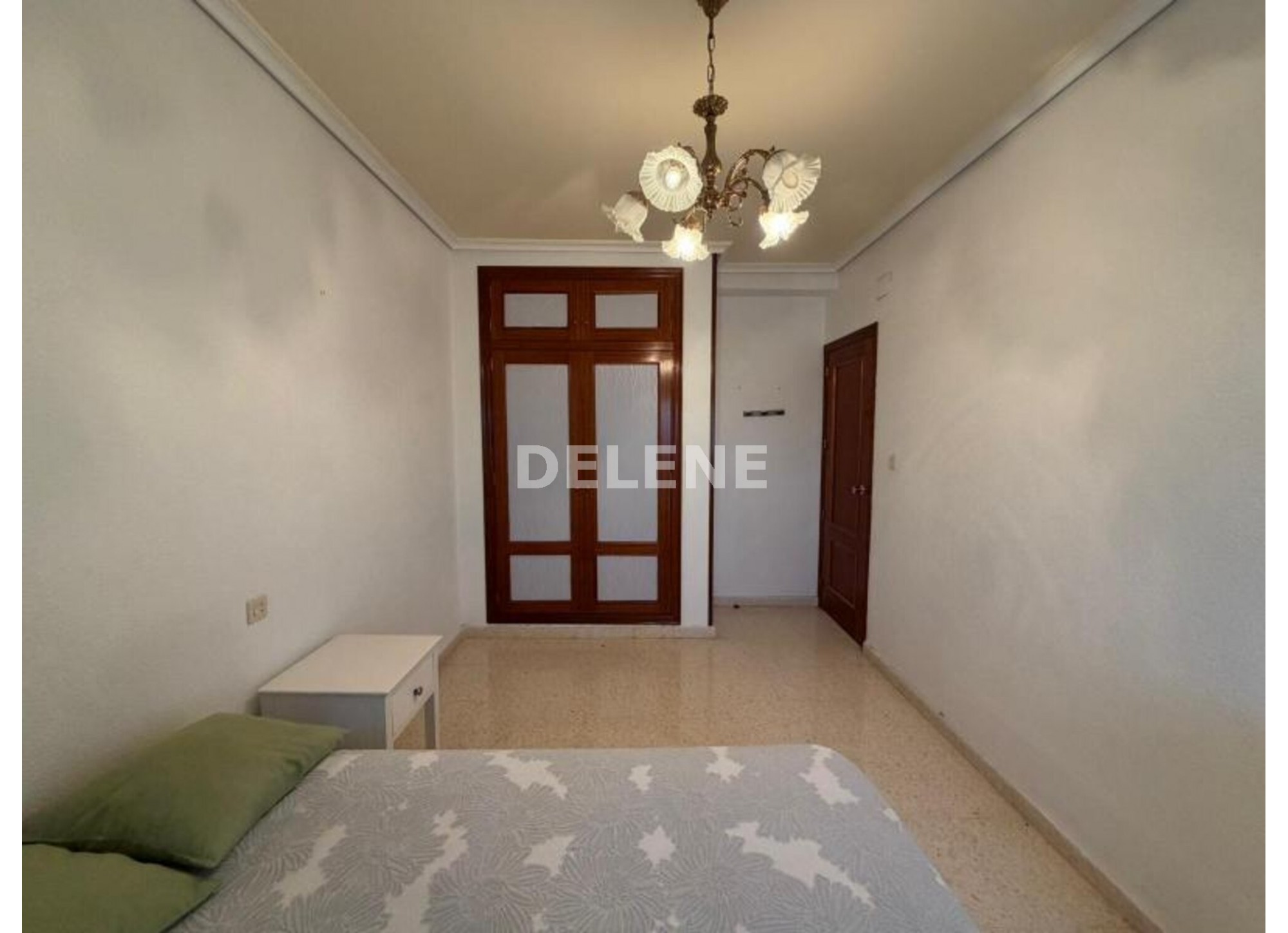 2279 PISO ZONA HOSPITAL