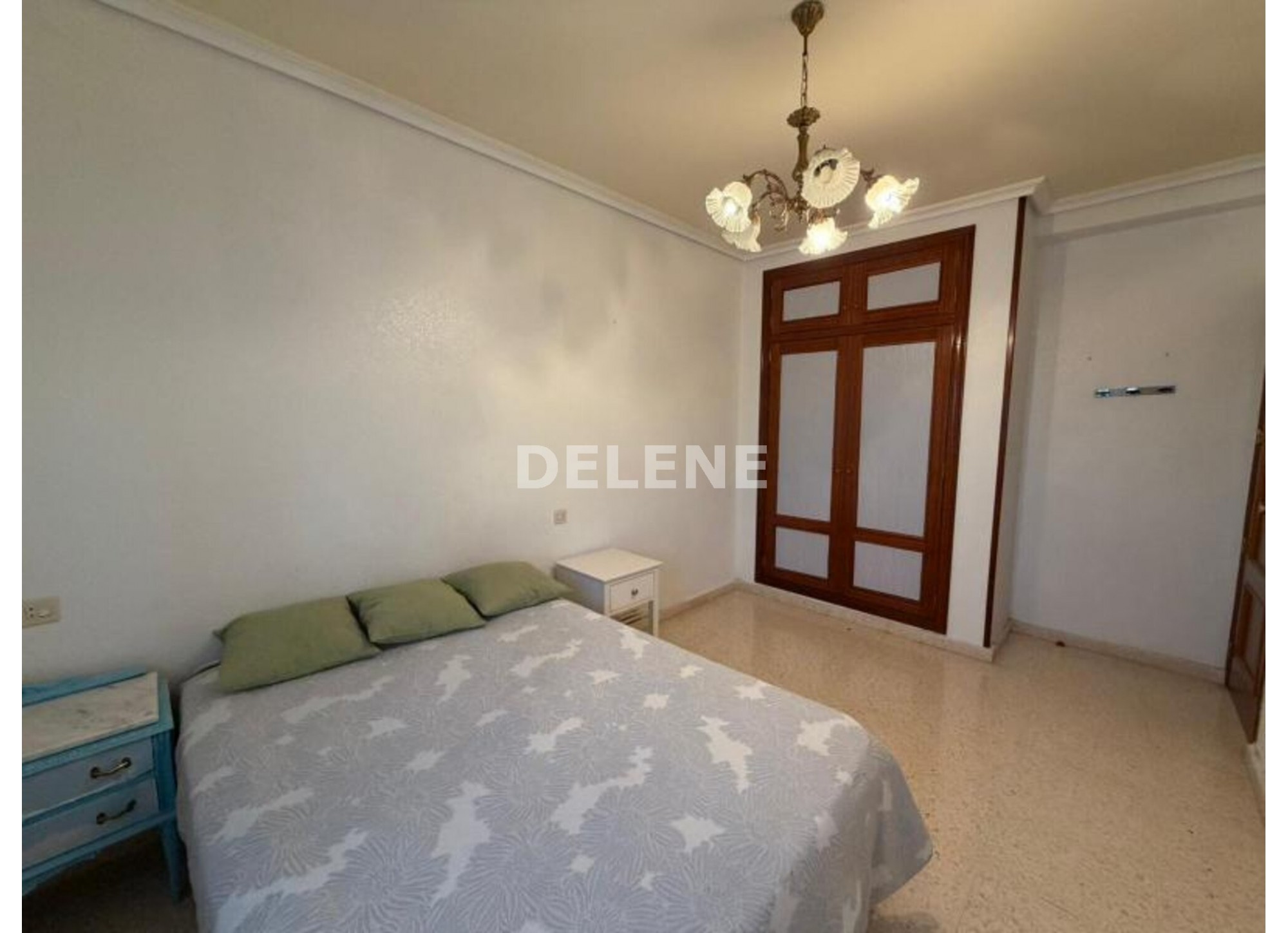 2279 PISO ZONA HOSPITAL