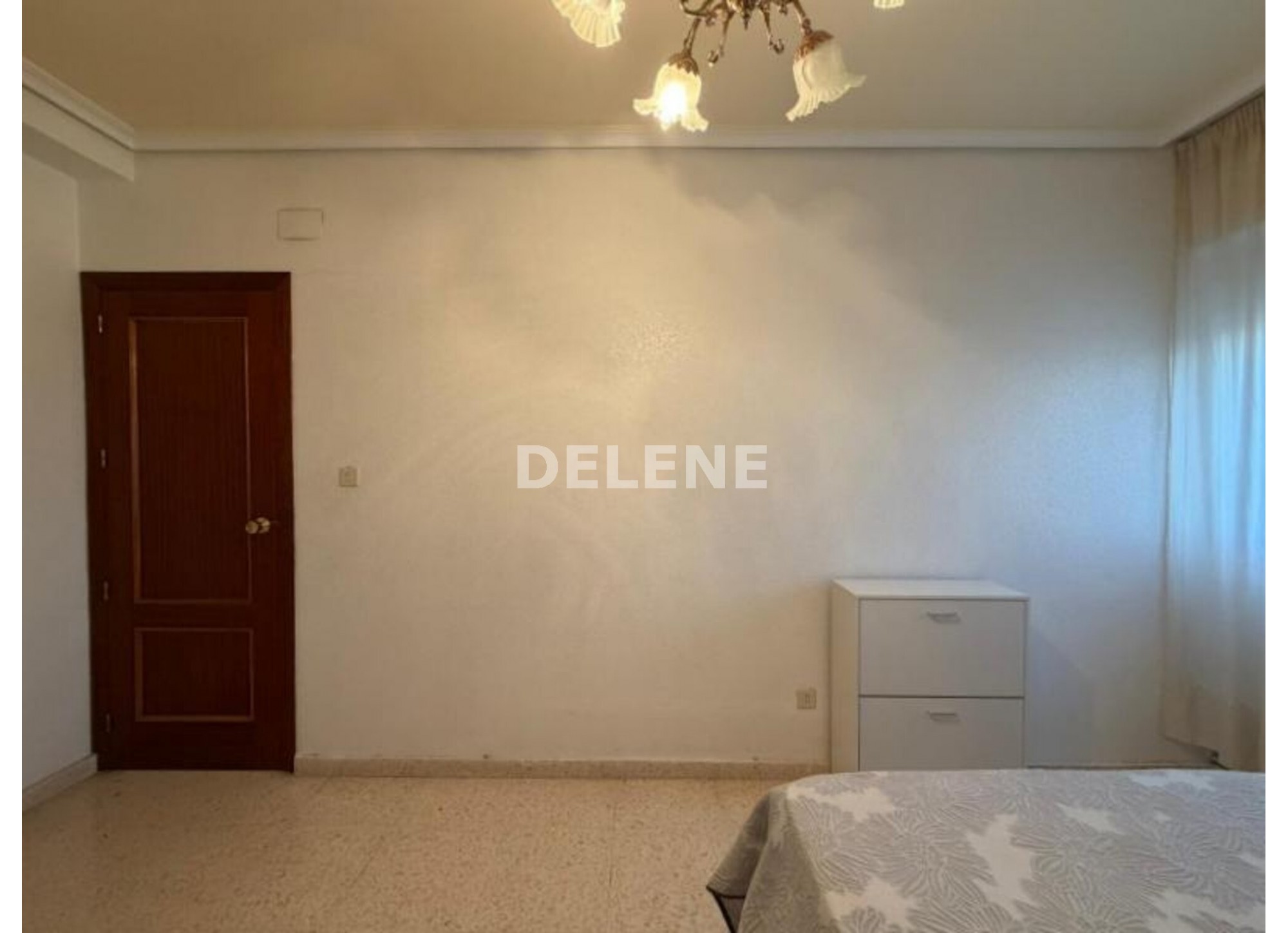 2279 PISO ZONA HOSPITAL