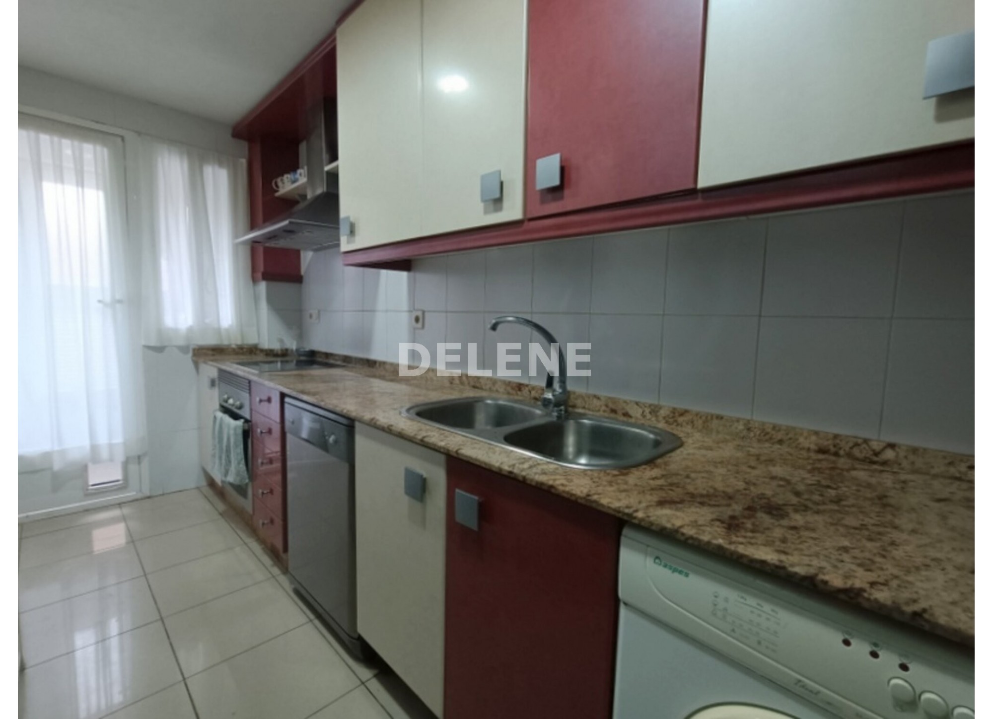 2942 PISO CON GARAJE Y TRASTERO, ZONA MERCADO DE ABASTOS