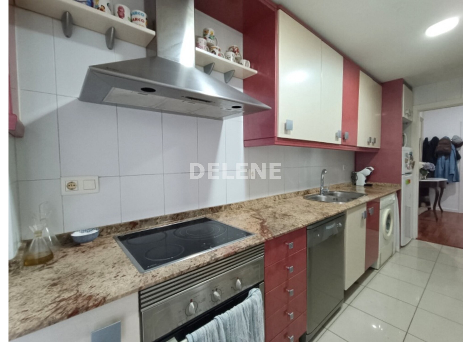 2942 PISO CON GARAJE Y TRASTERO, ZONA MERCADO DE ABASTOS