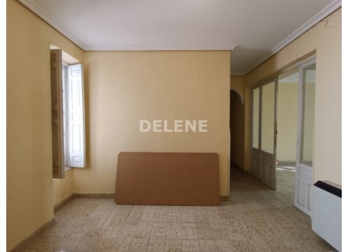 1730 PISO CON PATIO EN LA AVENIDA DE LA LIBERTAD