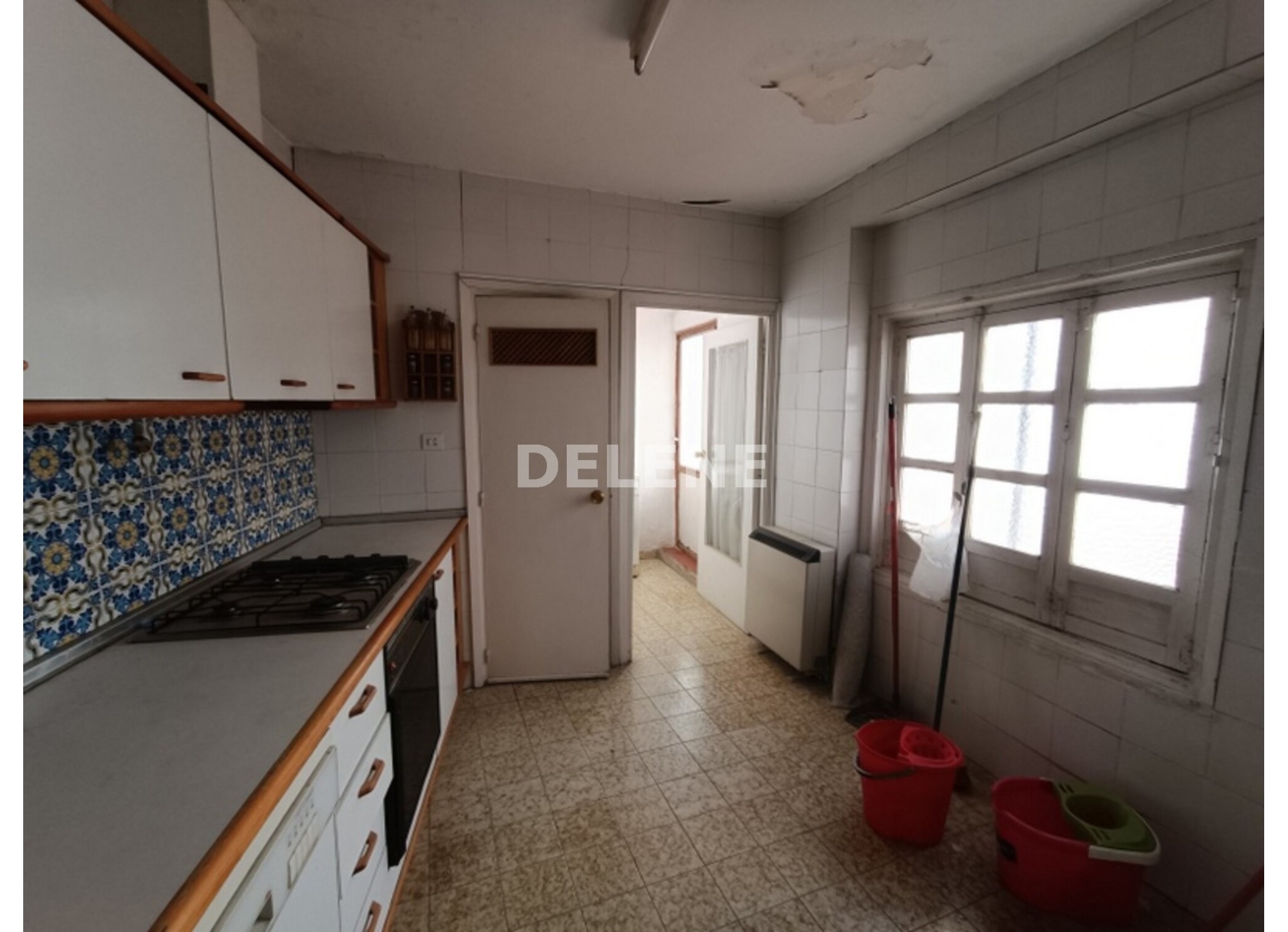 1730 PISO CON PATIO EN LA AVENIDA DE LA LIBERTAD