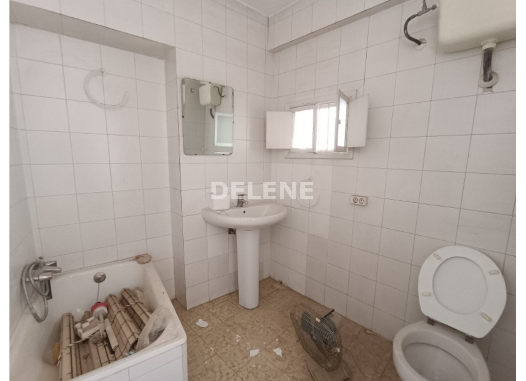 1730 PISO CON PATIO EN LA AVENIDA DE LA LIBERTAD