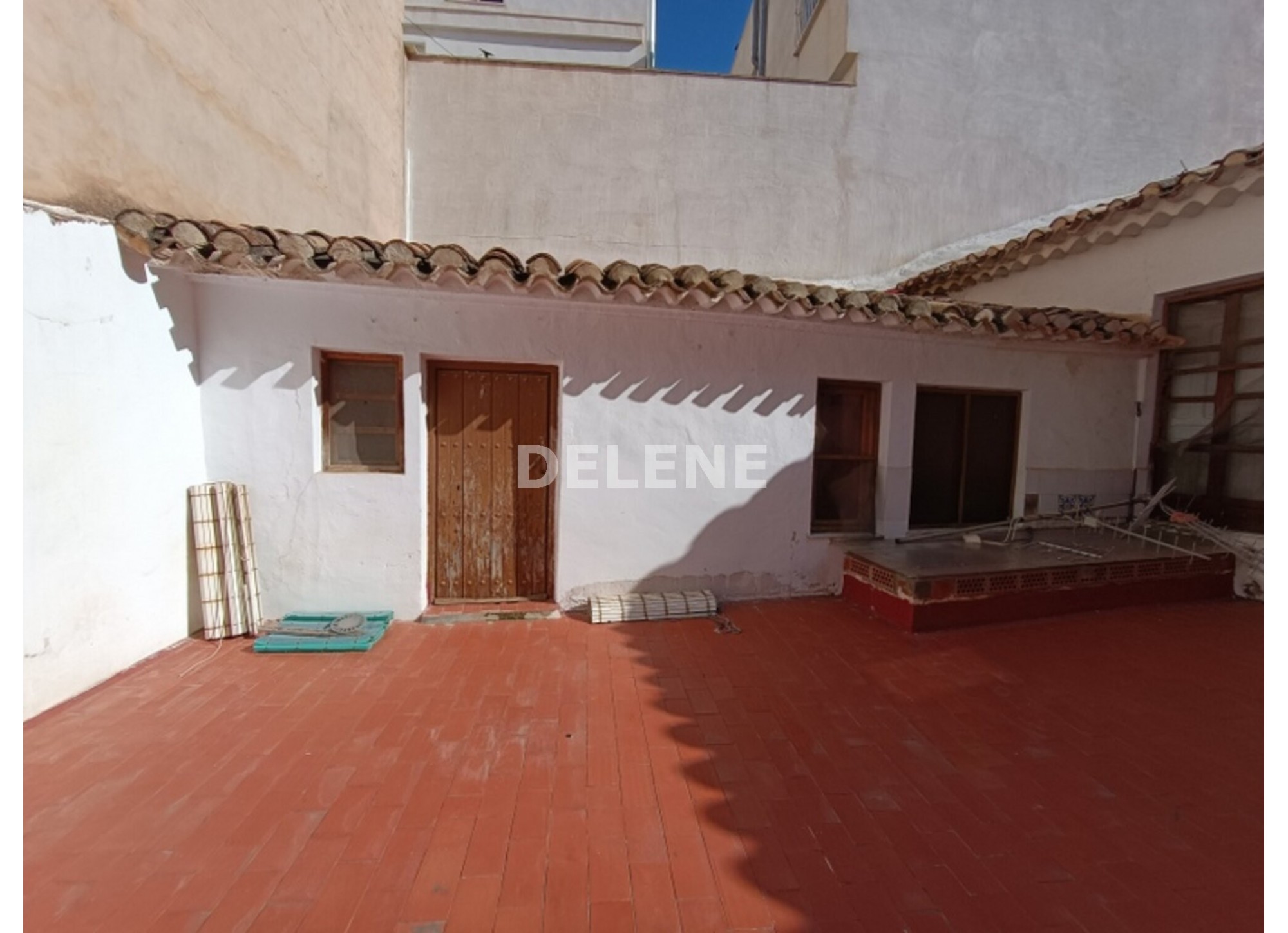 1730 PISO CON PATIO EN LA AVENIDA DE LA LIBERTAD