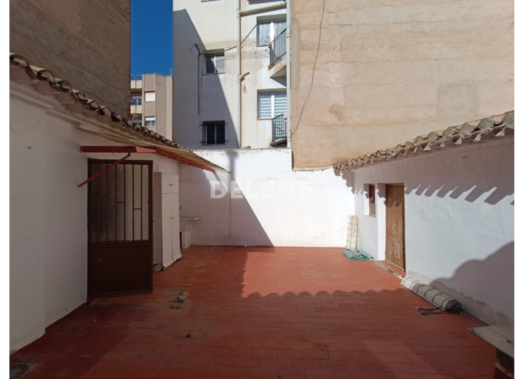 1730 PISO CON PATIO EN LA AVENIDA DE LA LIBERTAD