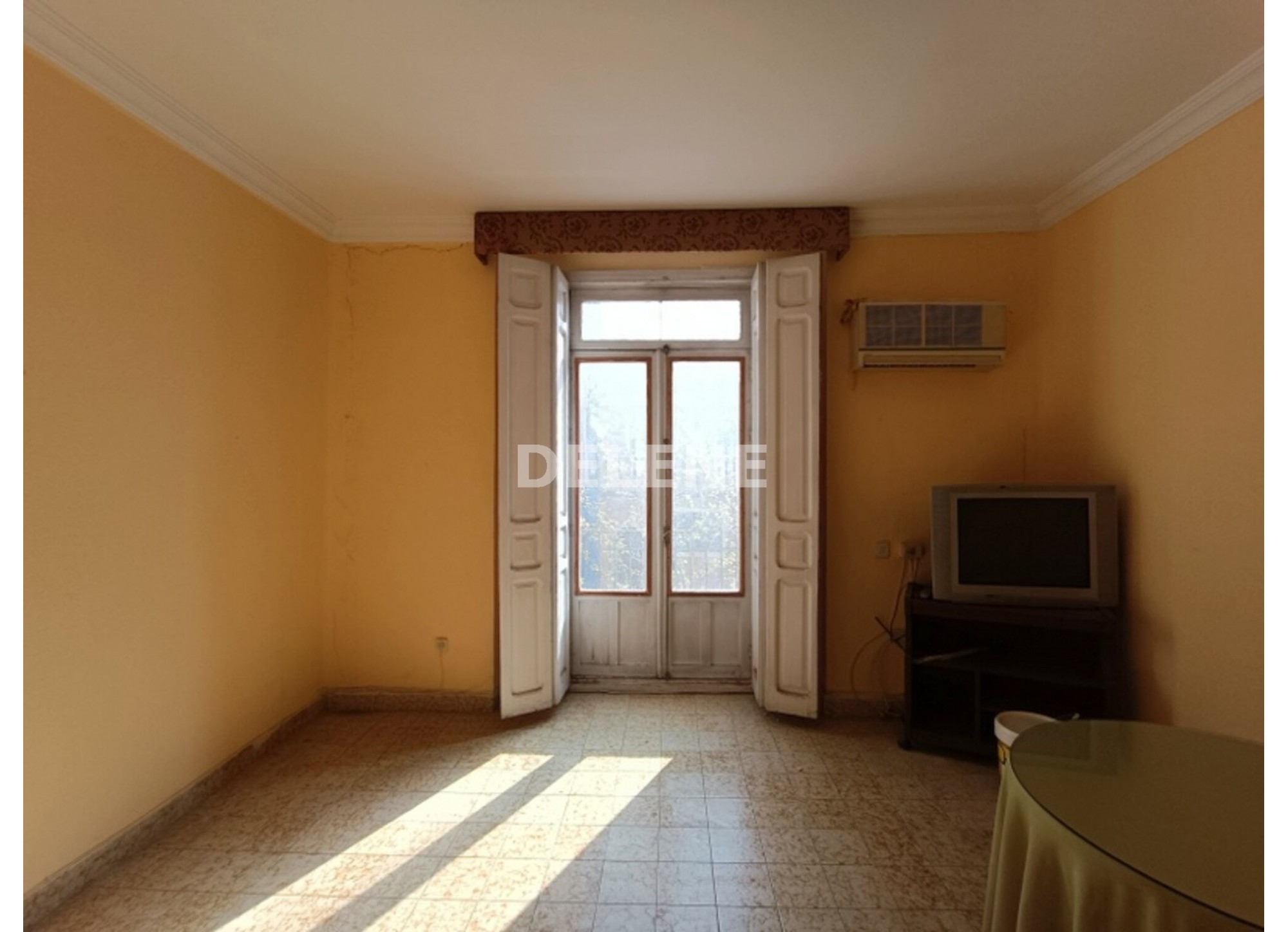 1730 PISO CON PATIO EN LA AVENIDA DE LA LIBERTAD